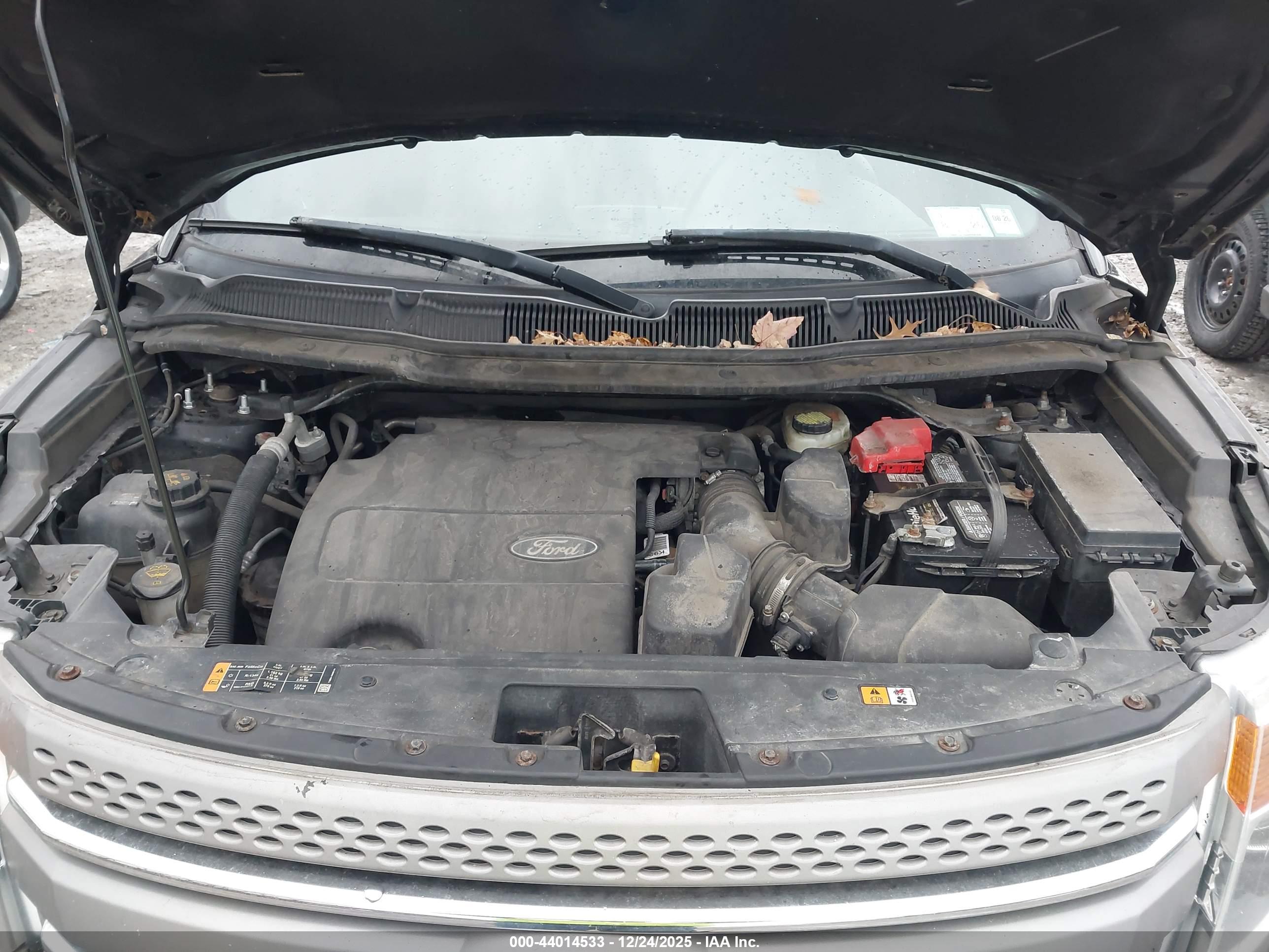 FORD EXPLORER image 10