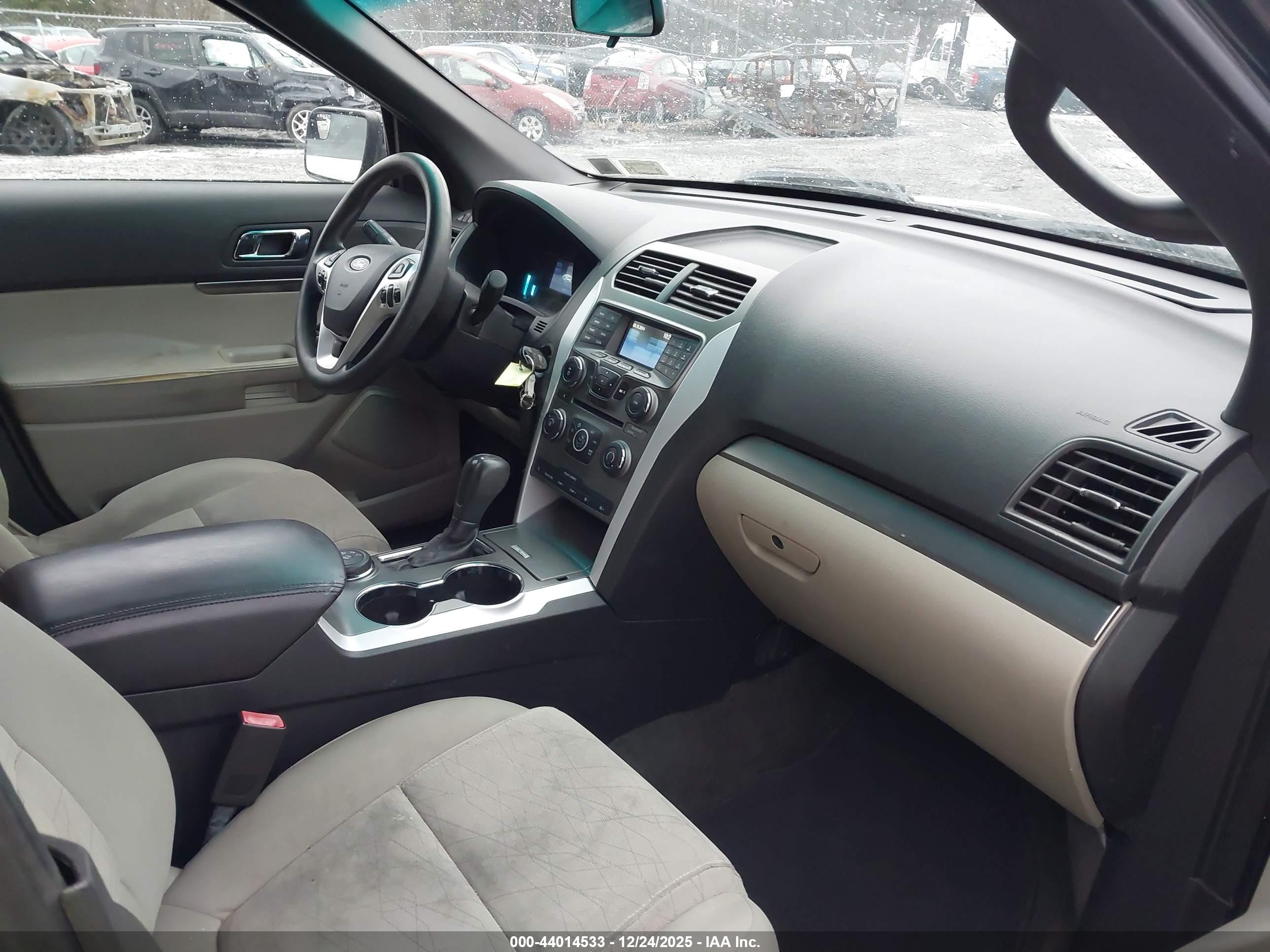 FORD EXPLORER image 5