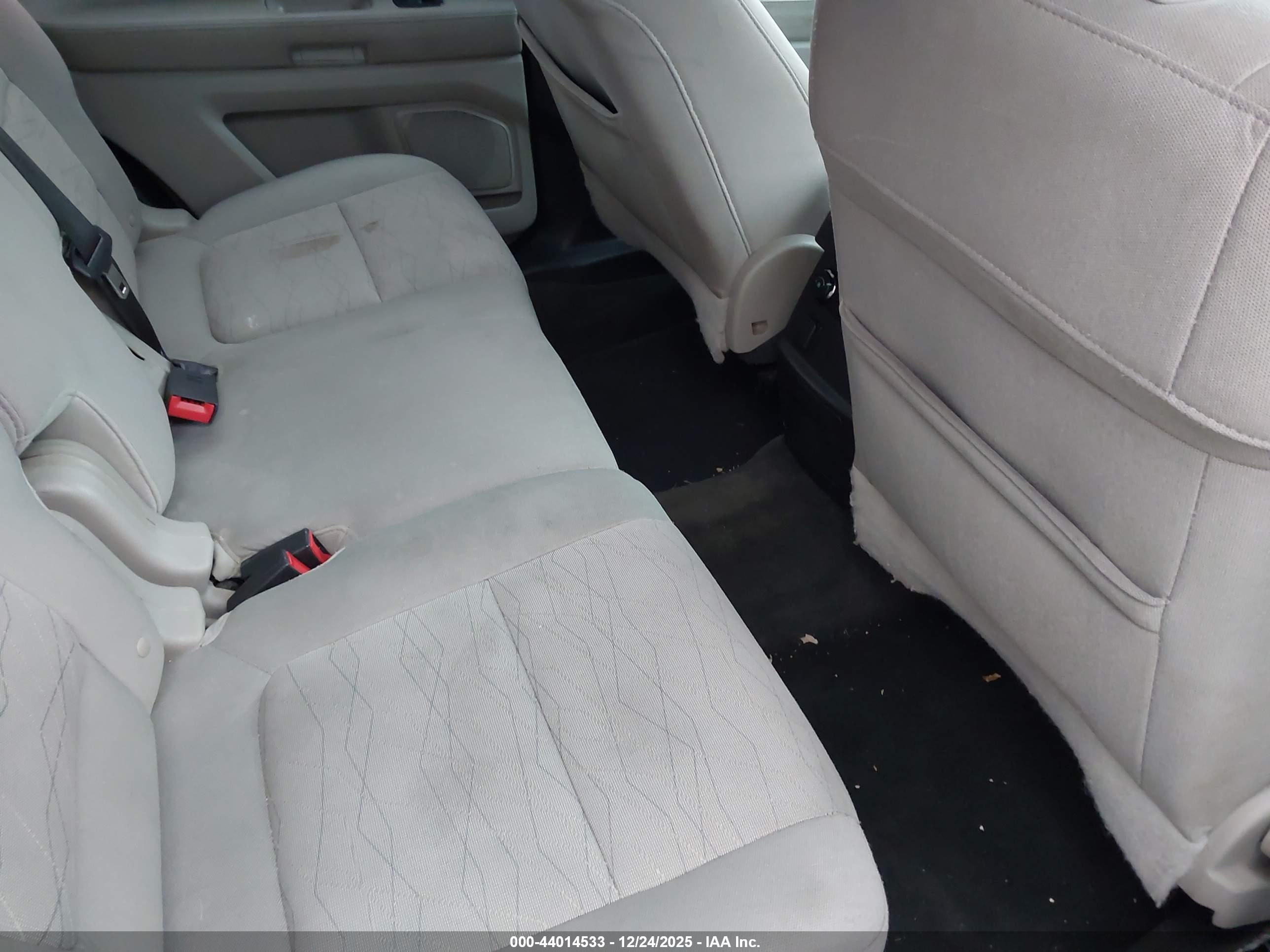 FORD EXPLORER image 8