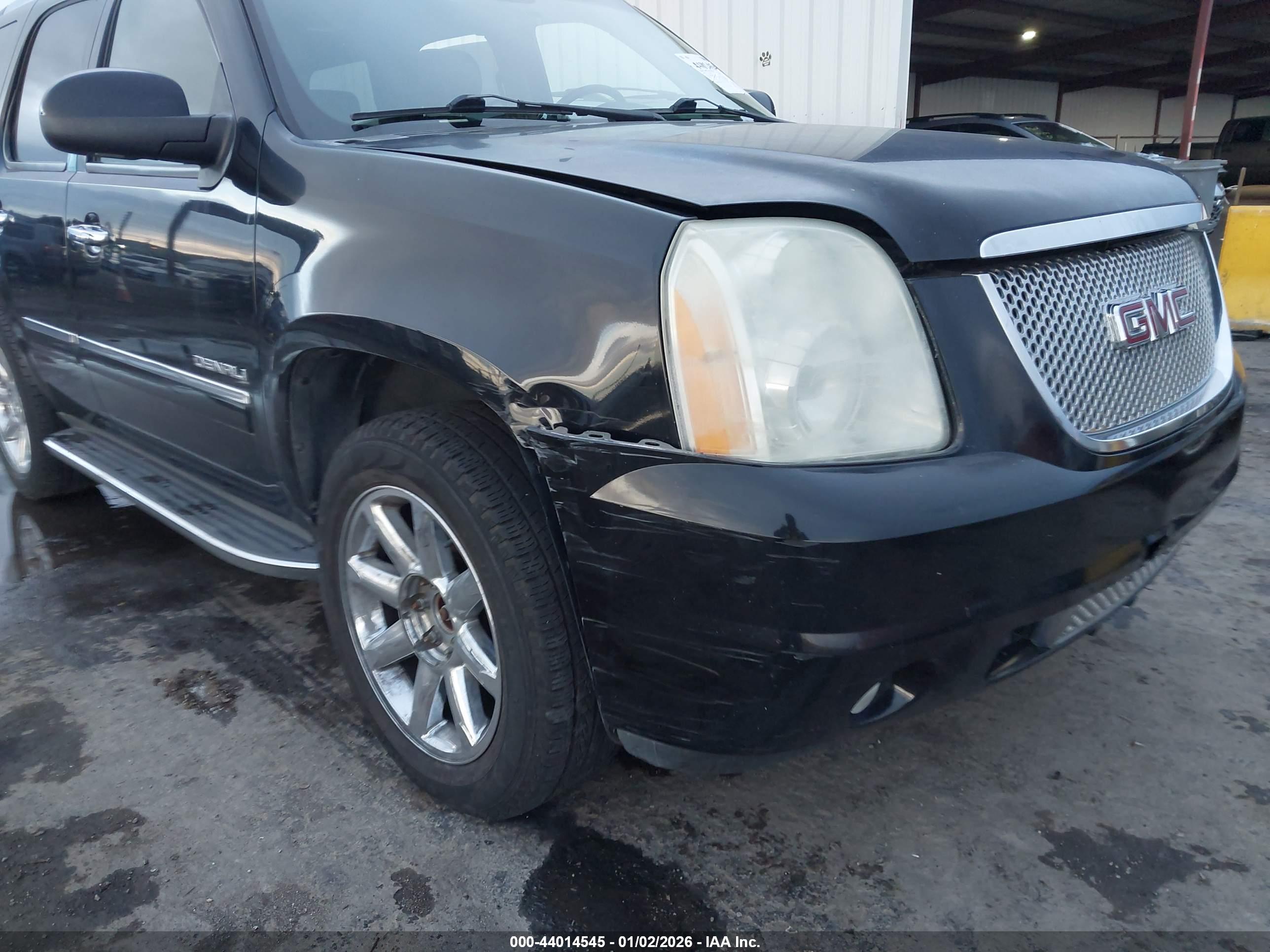GMC YUKON image 6