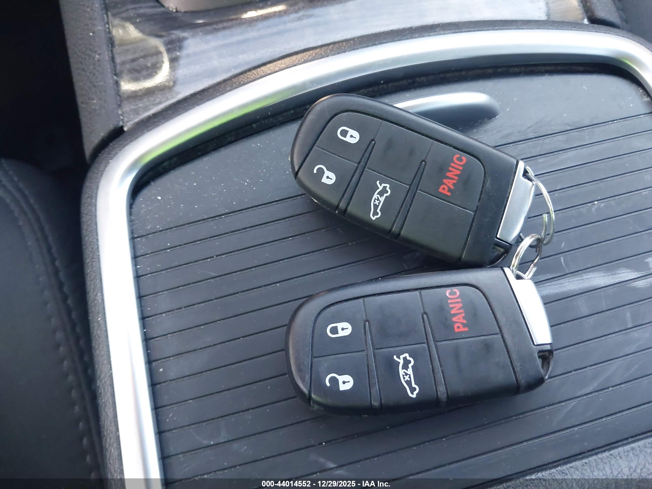 CHRYSLER 300 image 11
