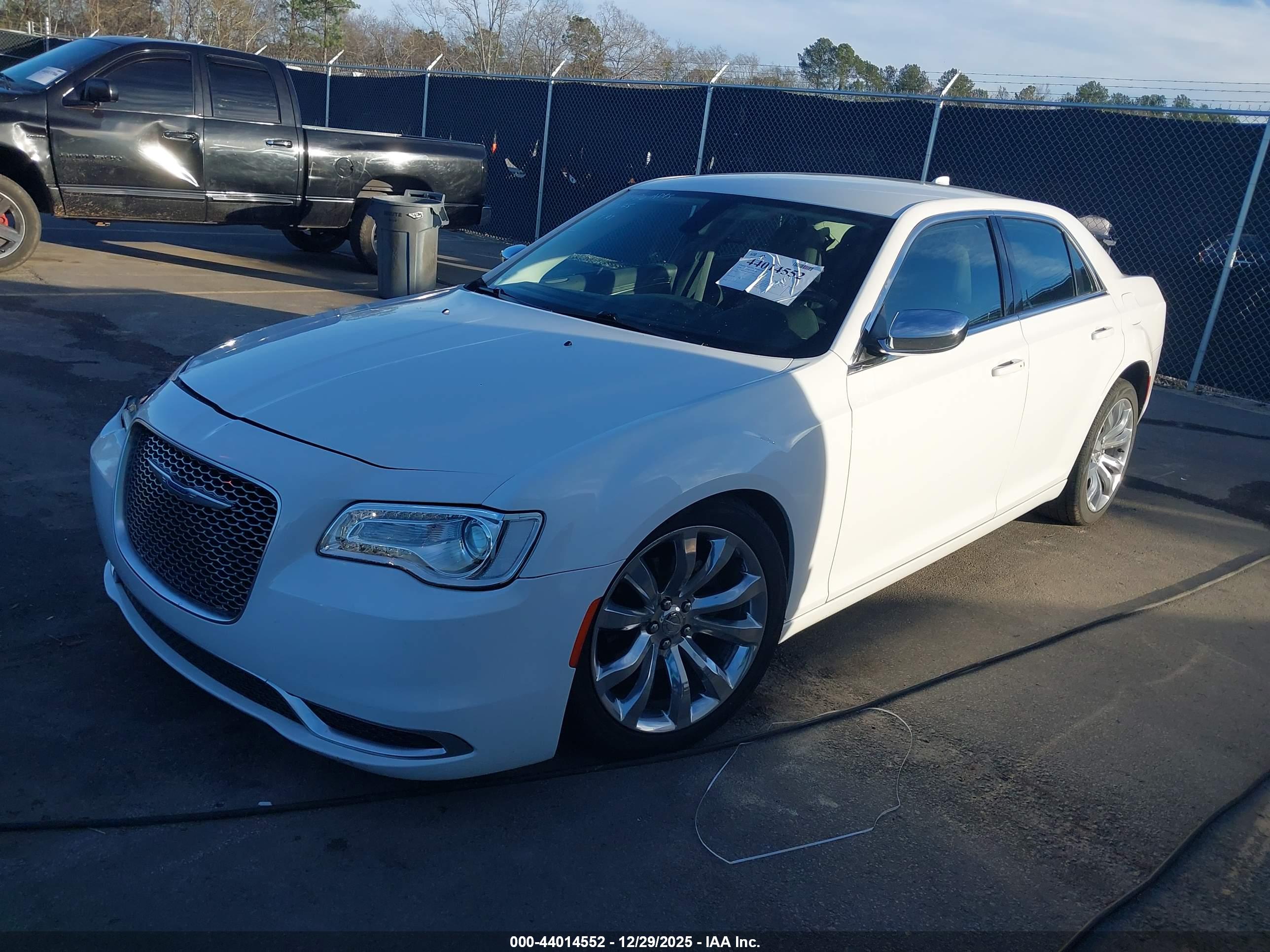 CHRYSLER 300 image 2