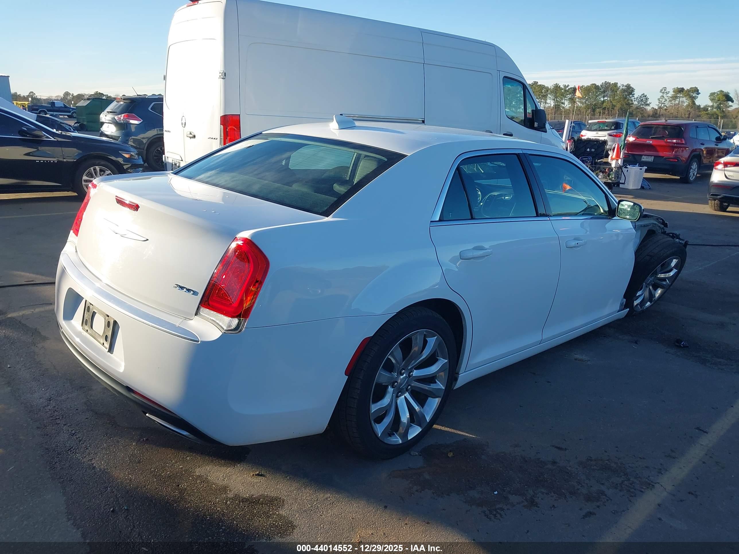 CHRYSLER 300 image 4