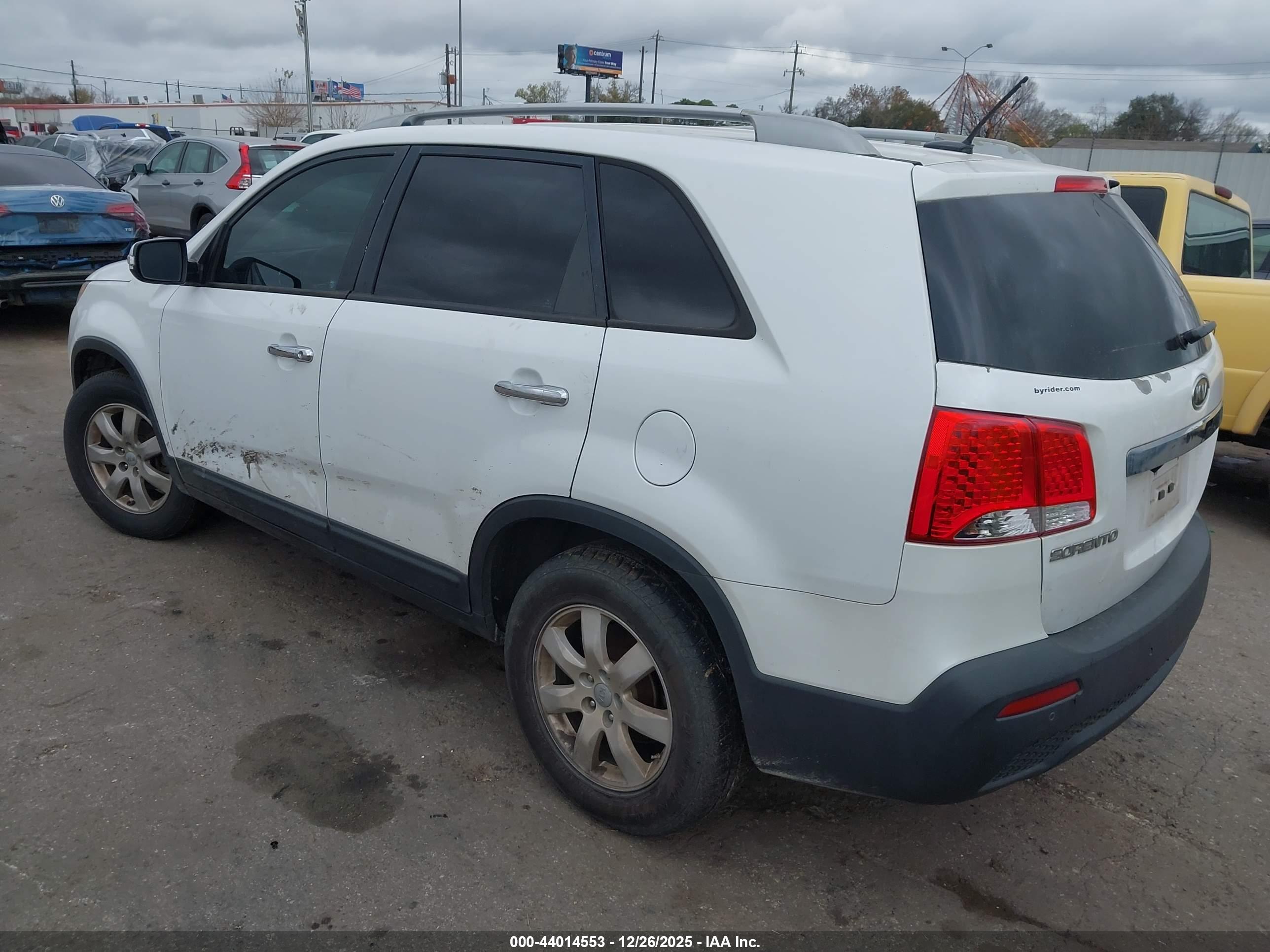 KIA SORENTO image 3
