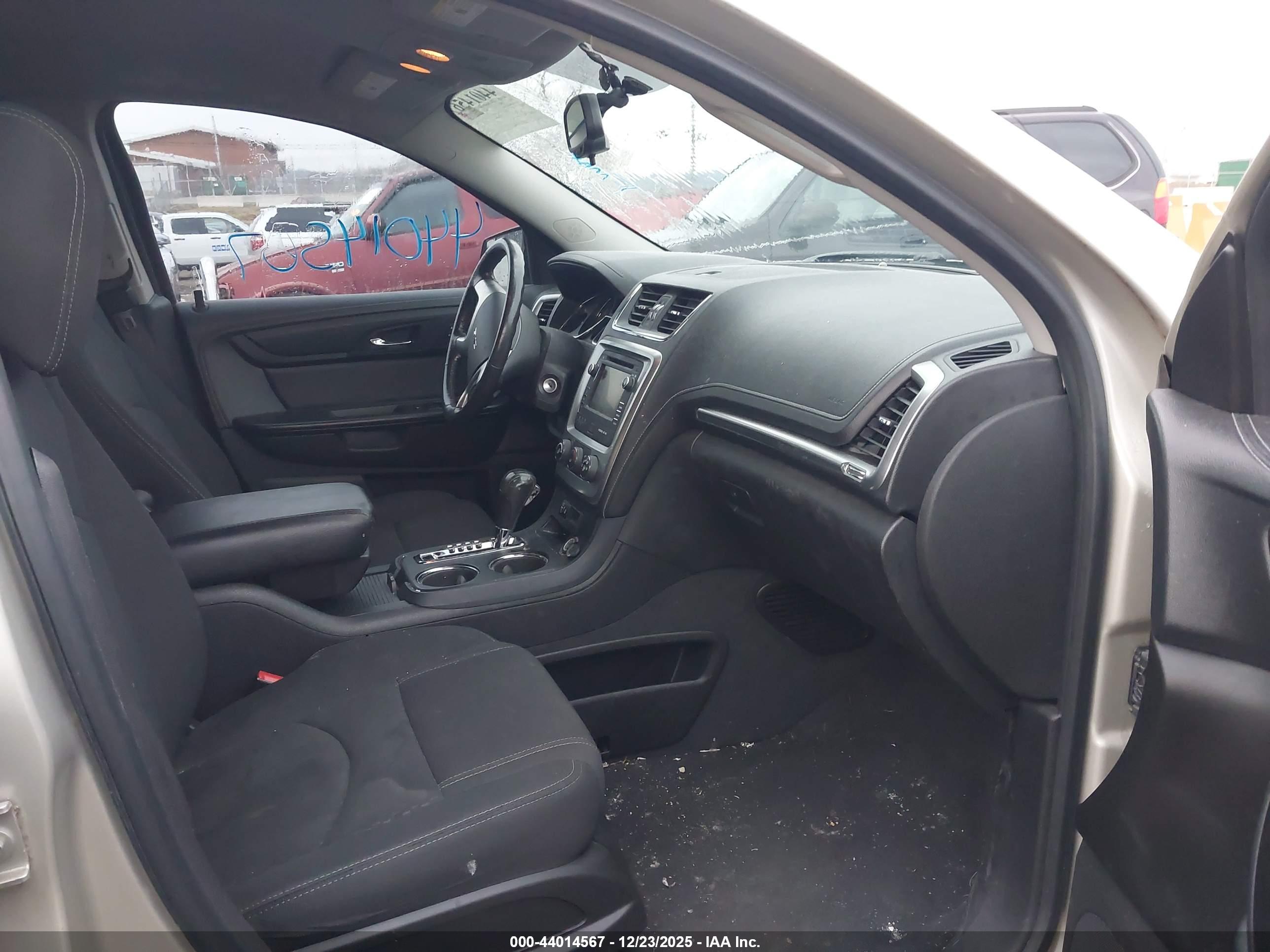 GMC ACADIA image 5