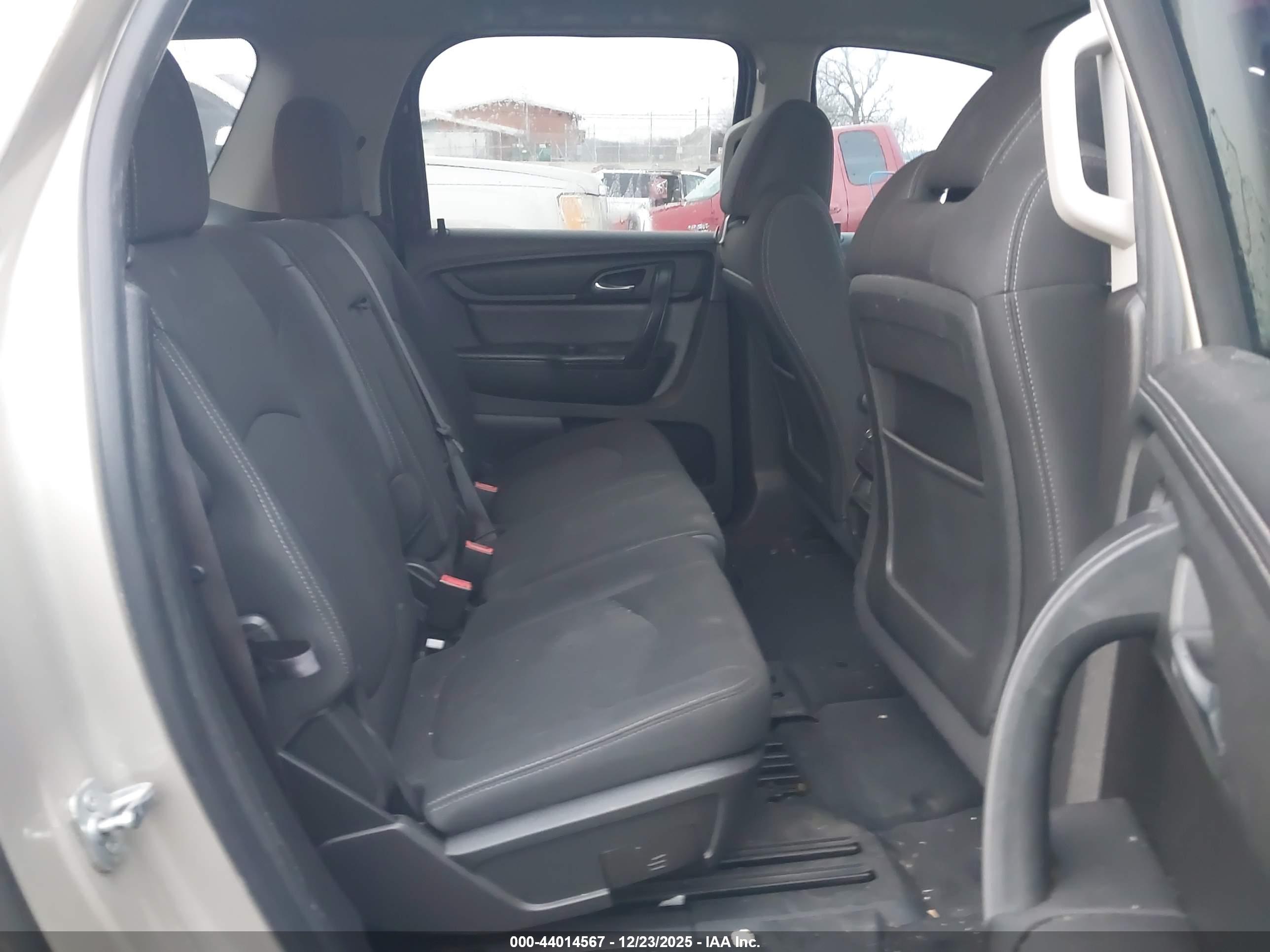 GMC ACADIA image 8