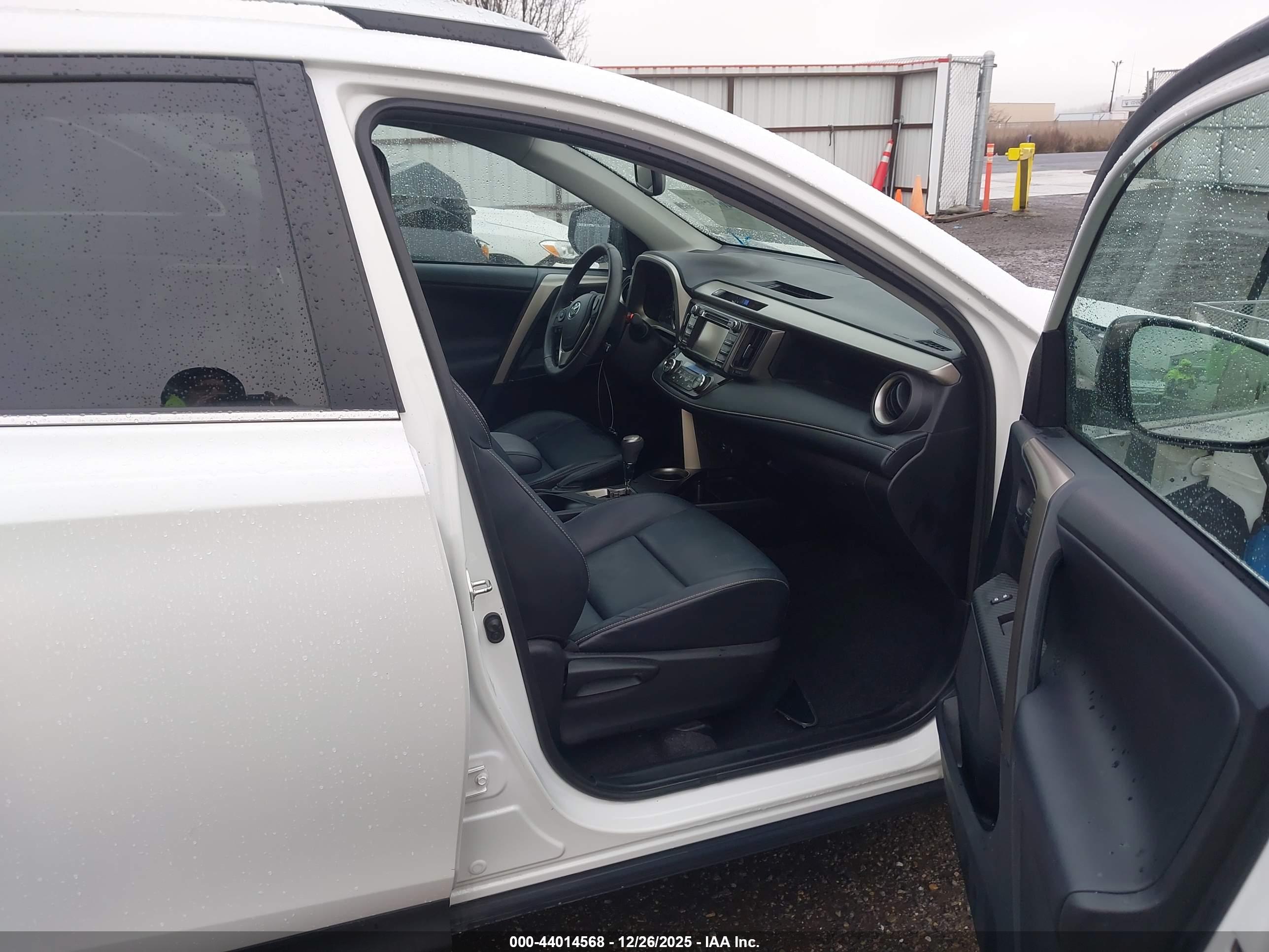 TOYOTA RAV4 image 5