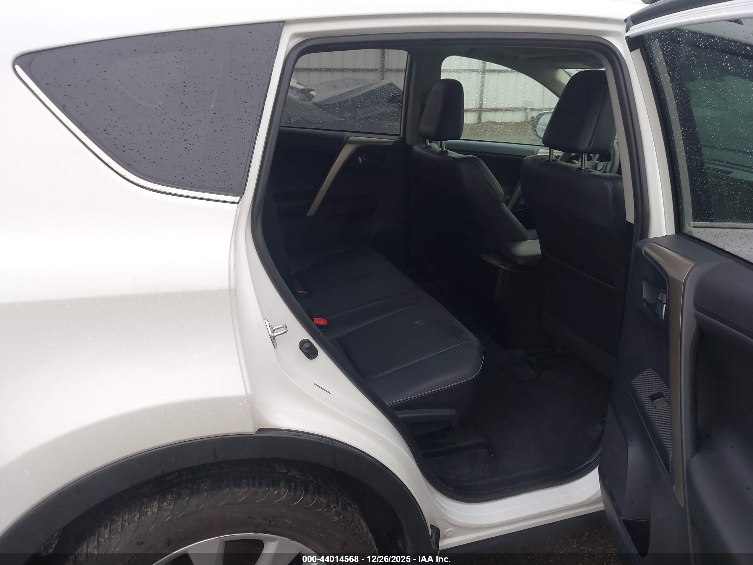 TOYOTA RAV4 image 8