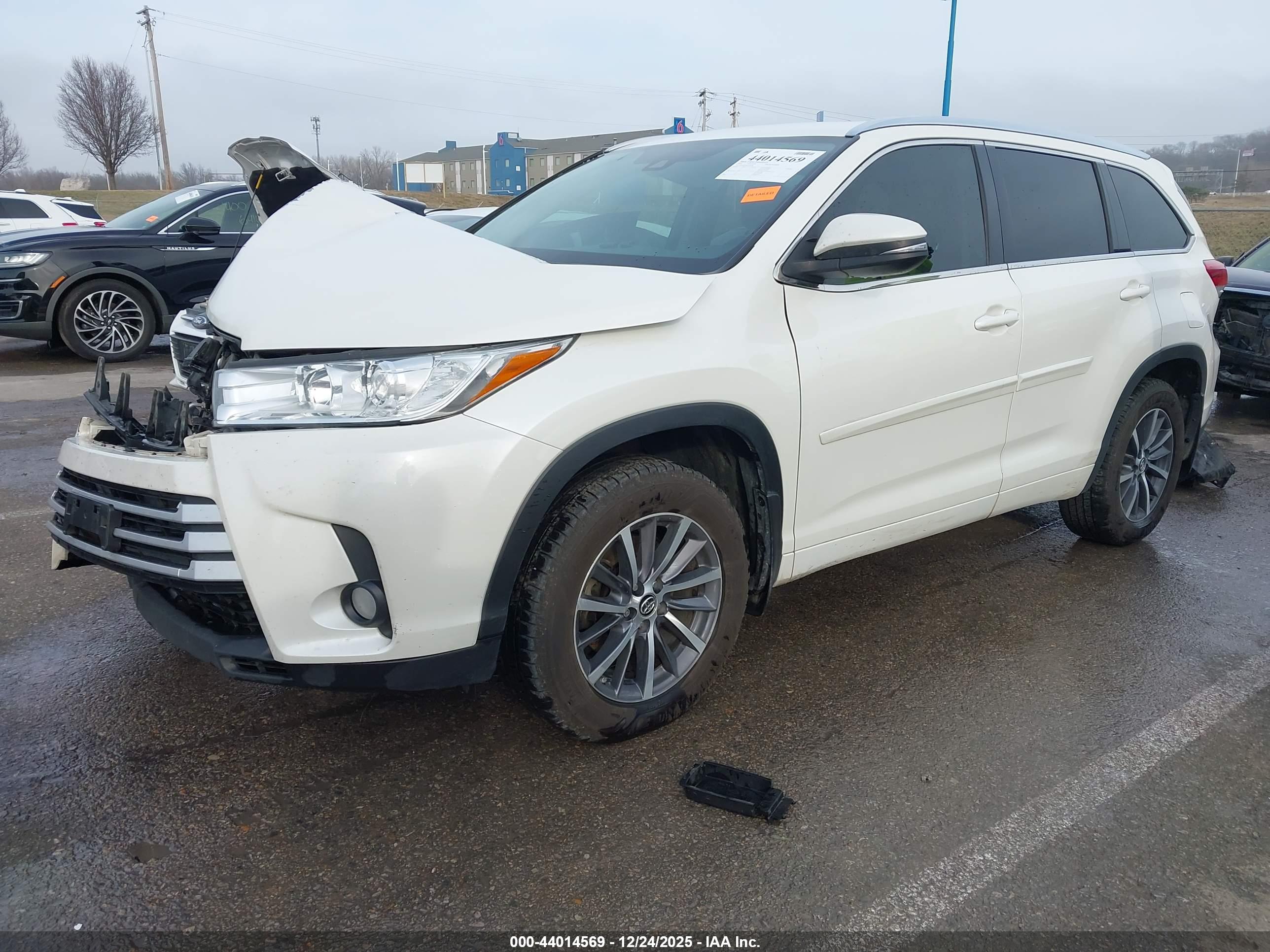 TOYOTA HIGHLANDER image 2