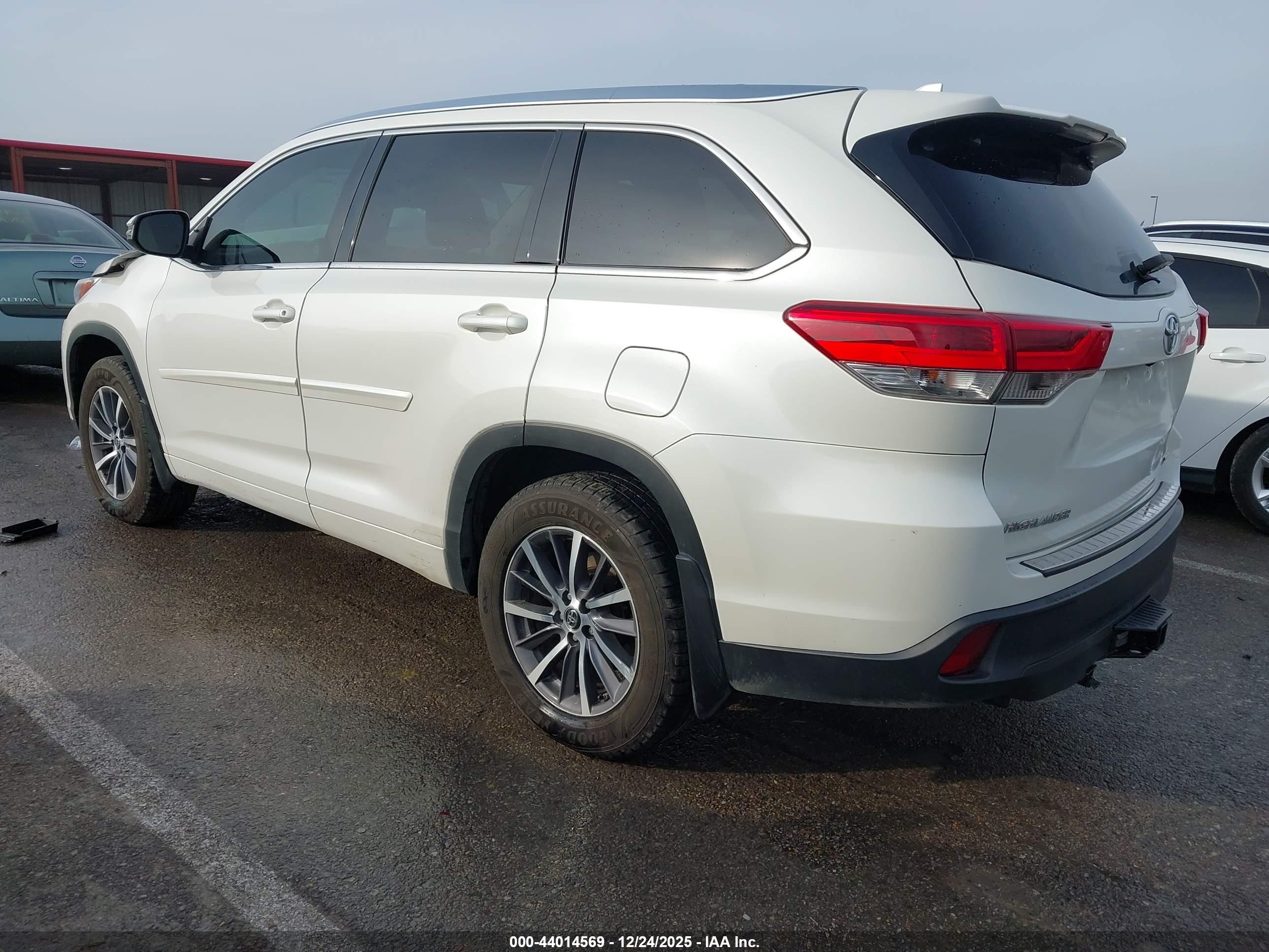 TOYOTA HIGHLANDER image 3
