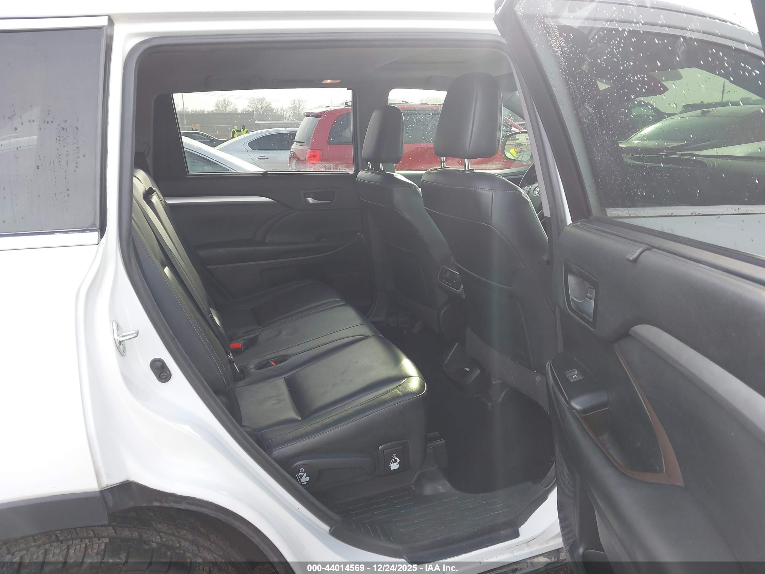TOYOTA HIGHLANDER image 8