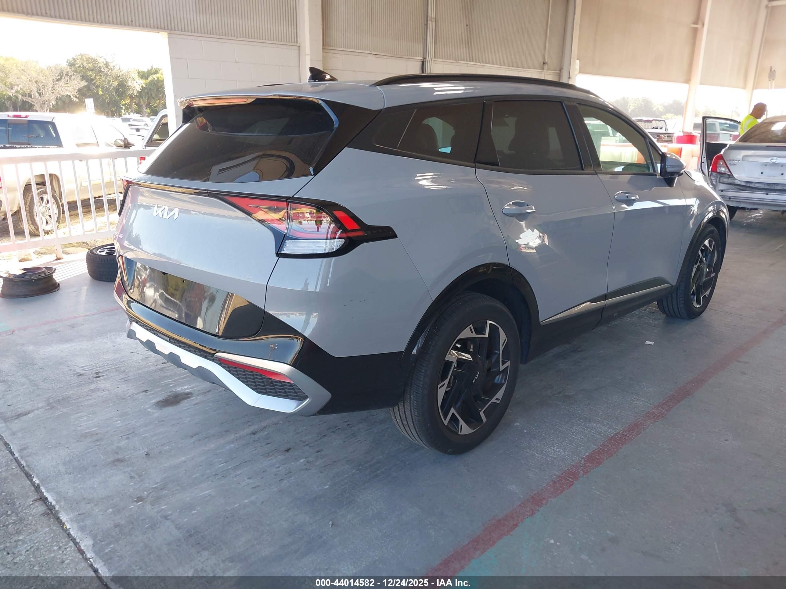 KIA SPORTAGE image 4
