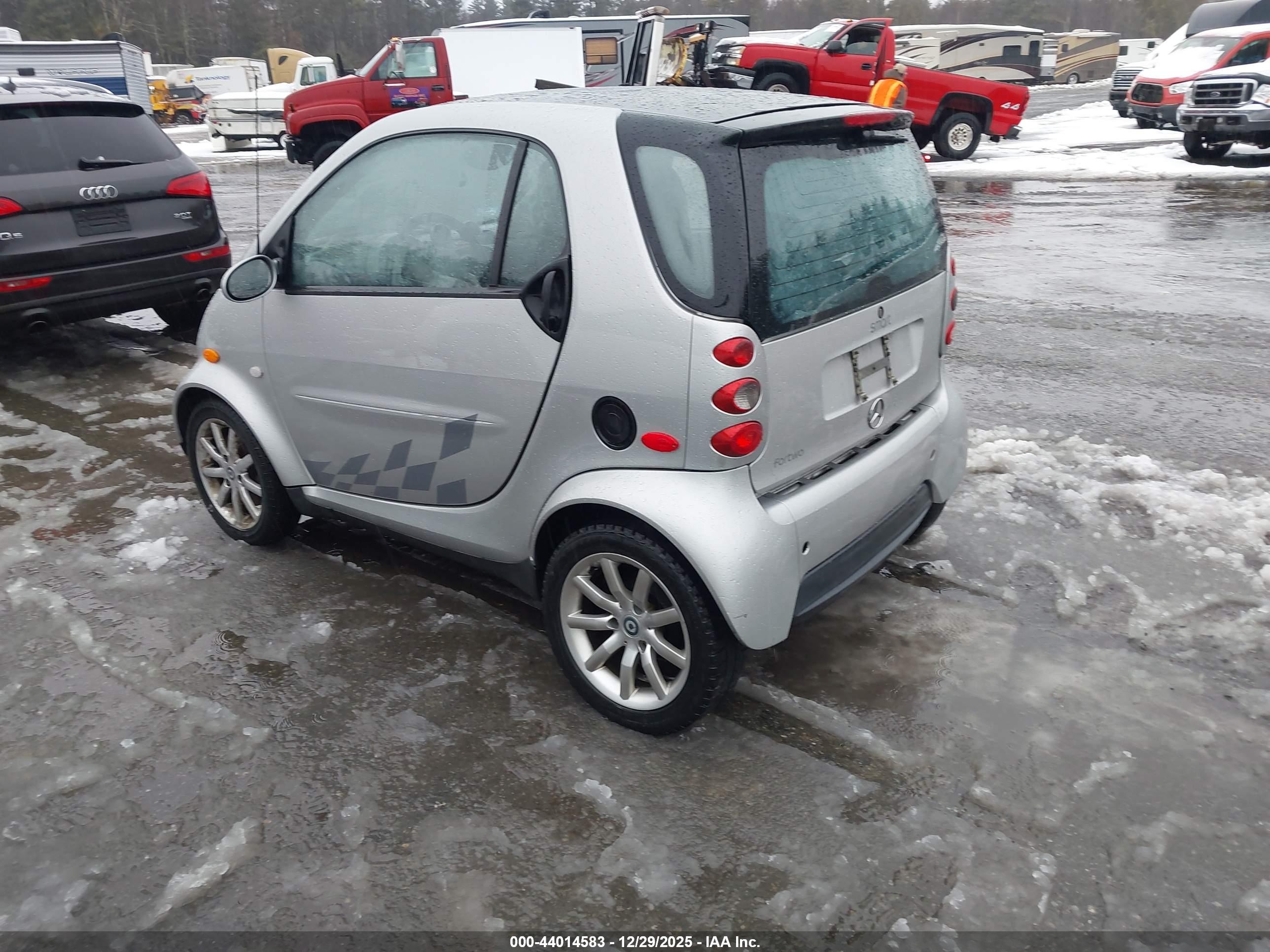SMART FORTWO image 3