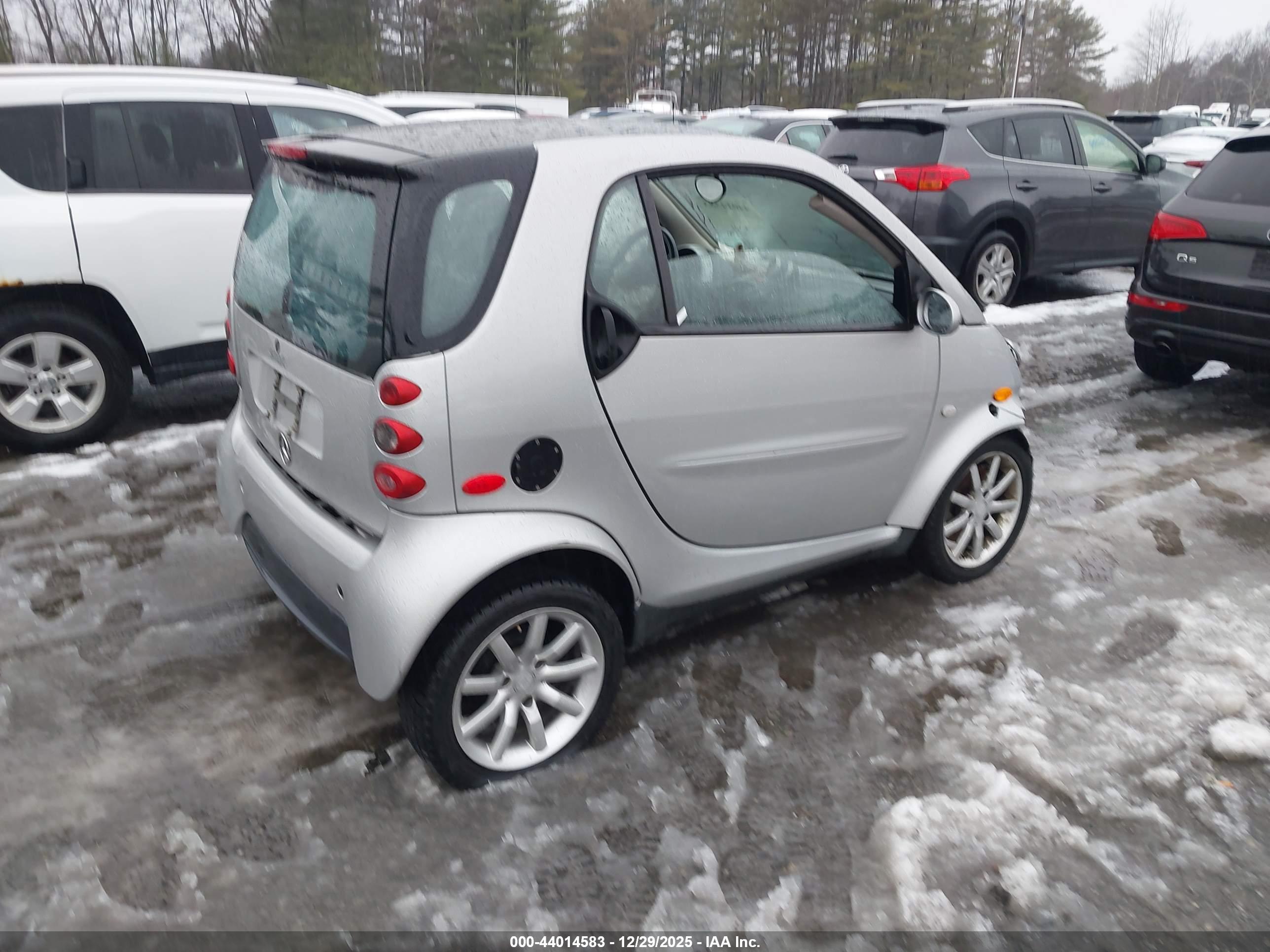 SMART FORTWO image 4