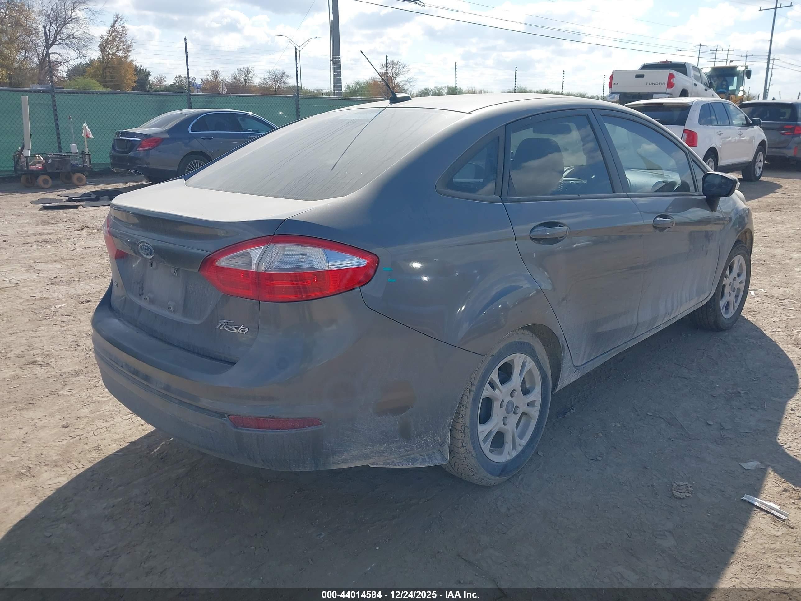 FORD FIESTA image 4