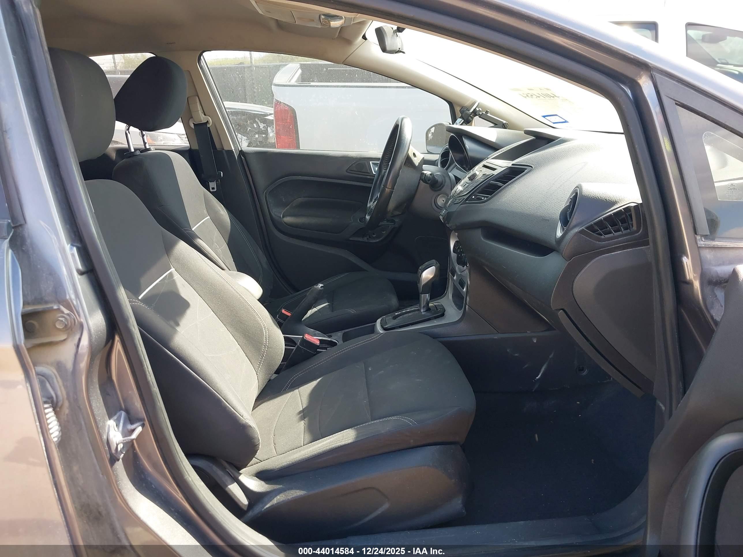FORD FIESTA image 5