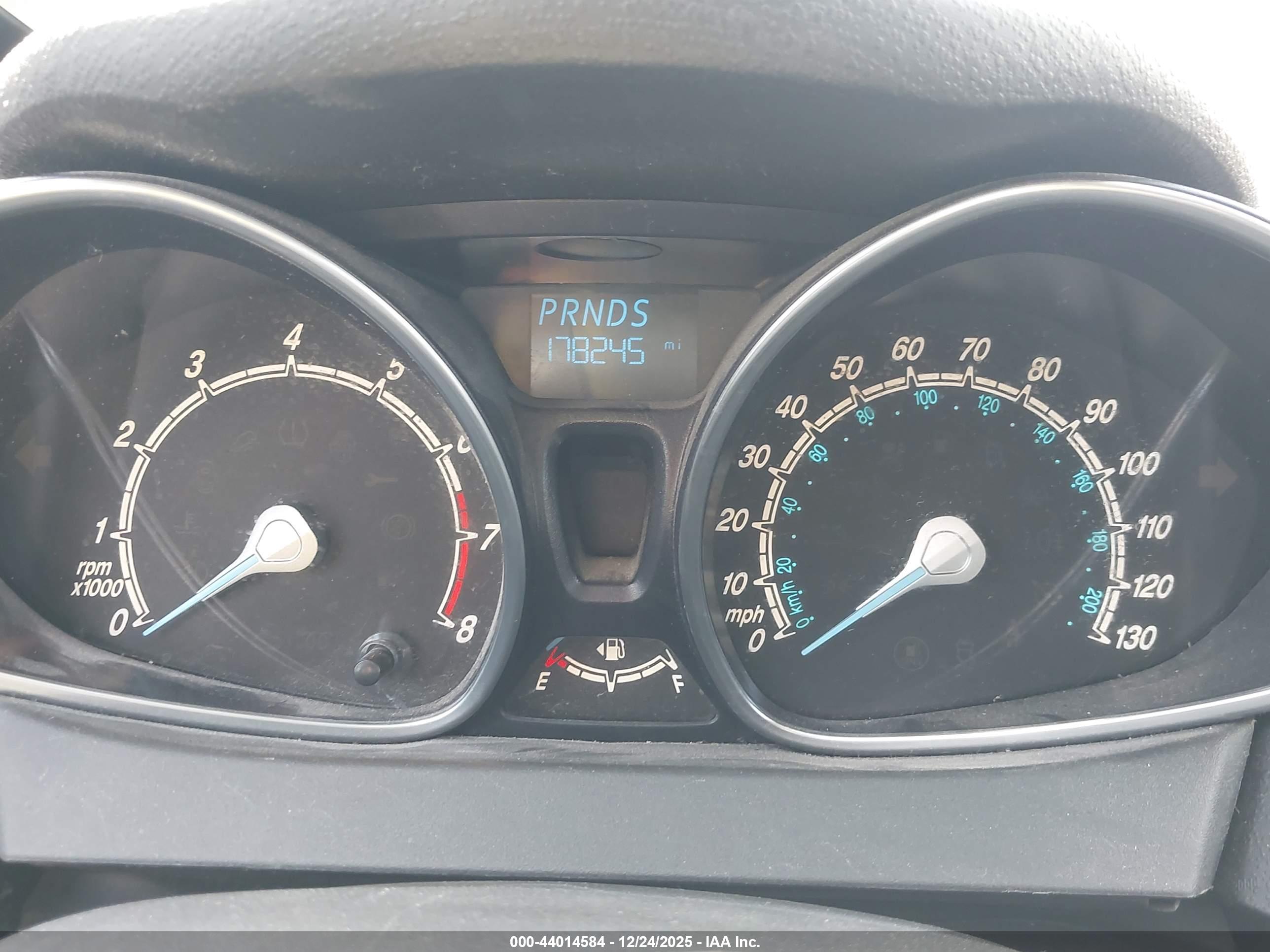 FORD FIESTA image 7