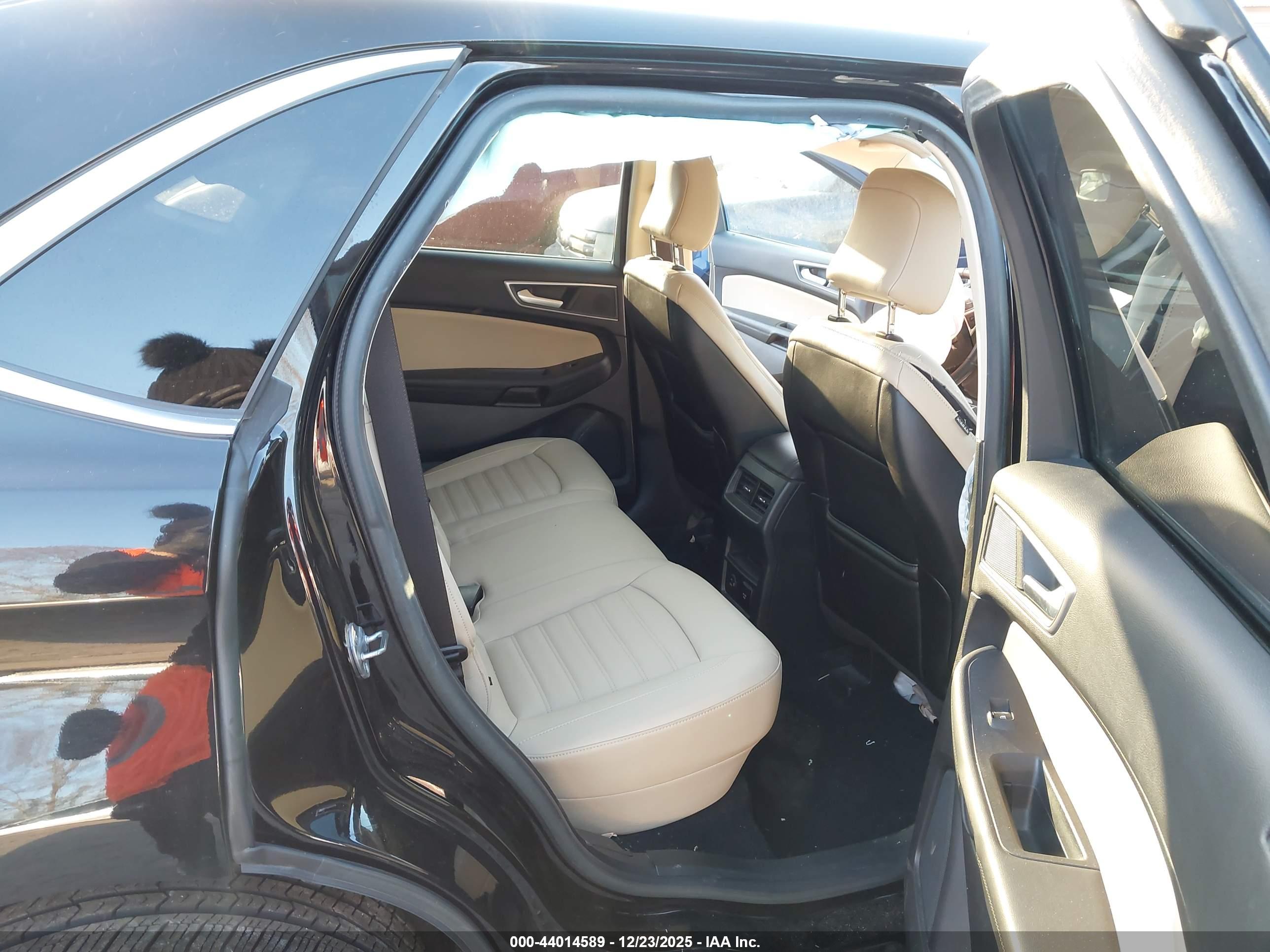FORD EDGE image 8