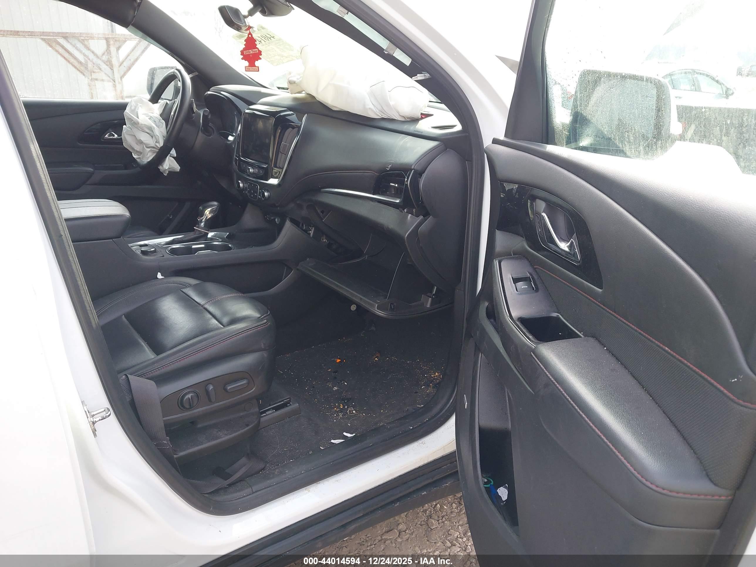 CHEVROLET TRAVERSE image 5