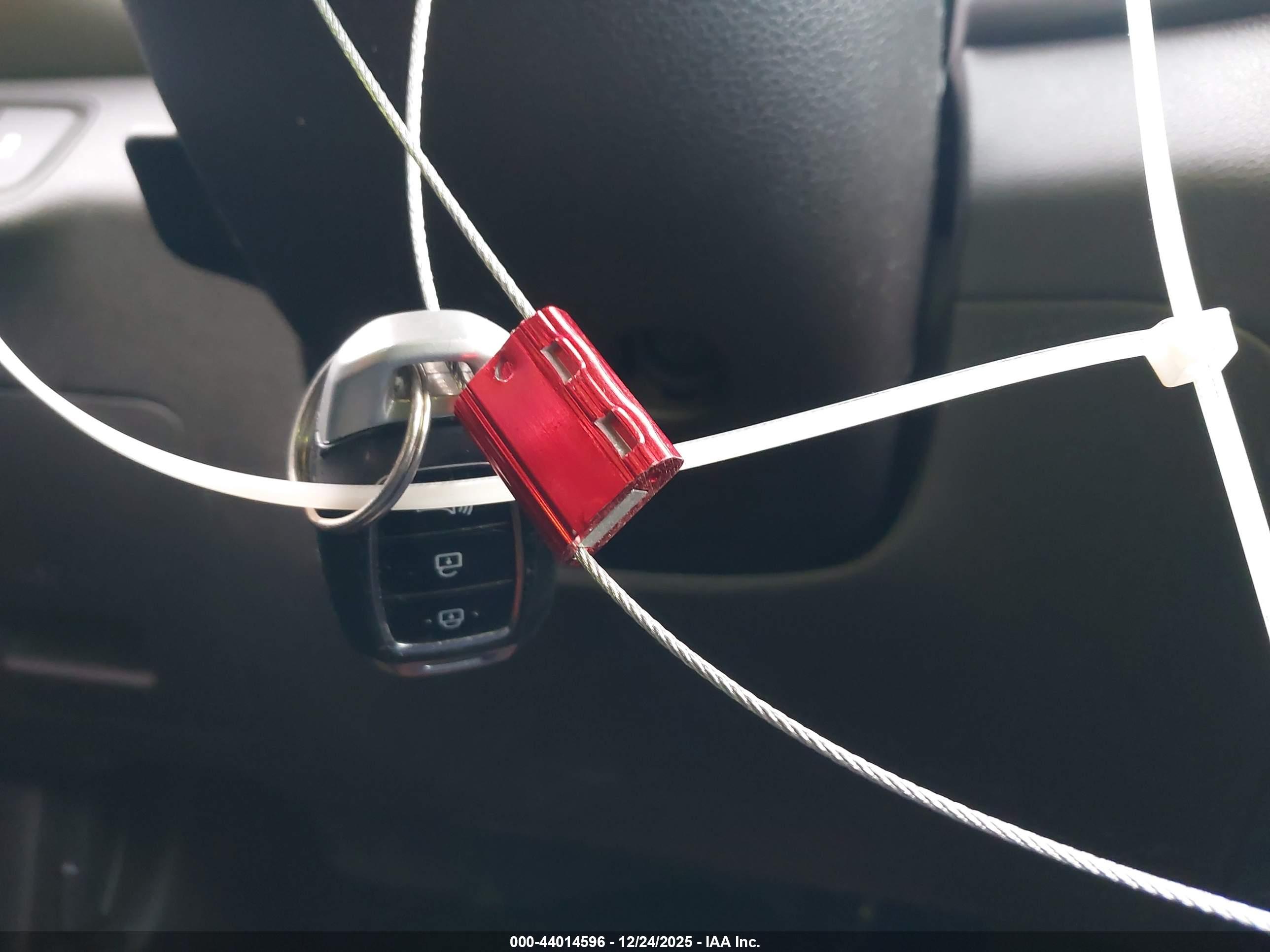 HYUNDAI SANTA image 11
