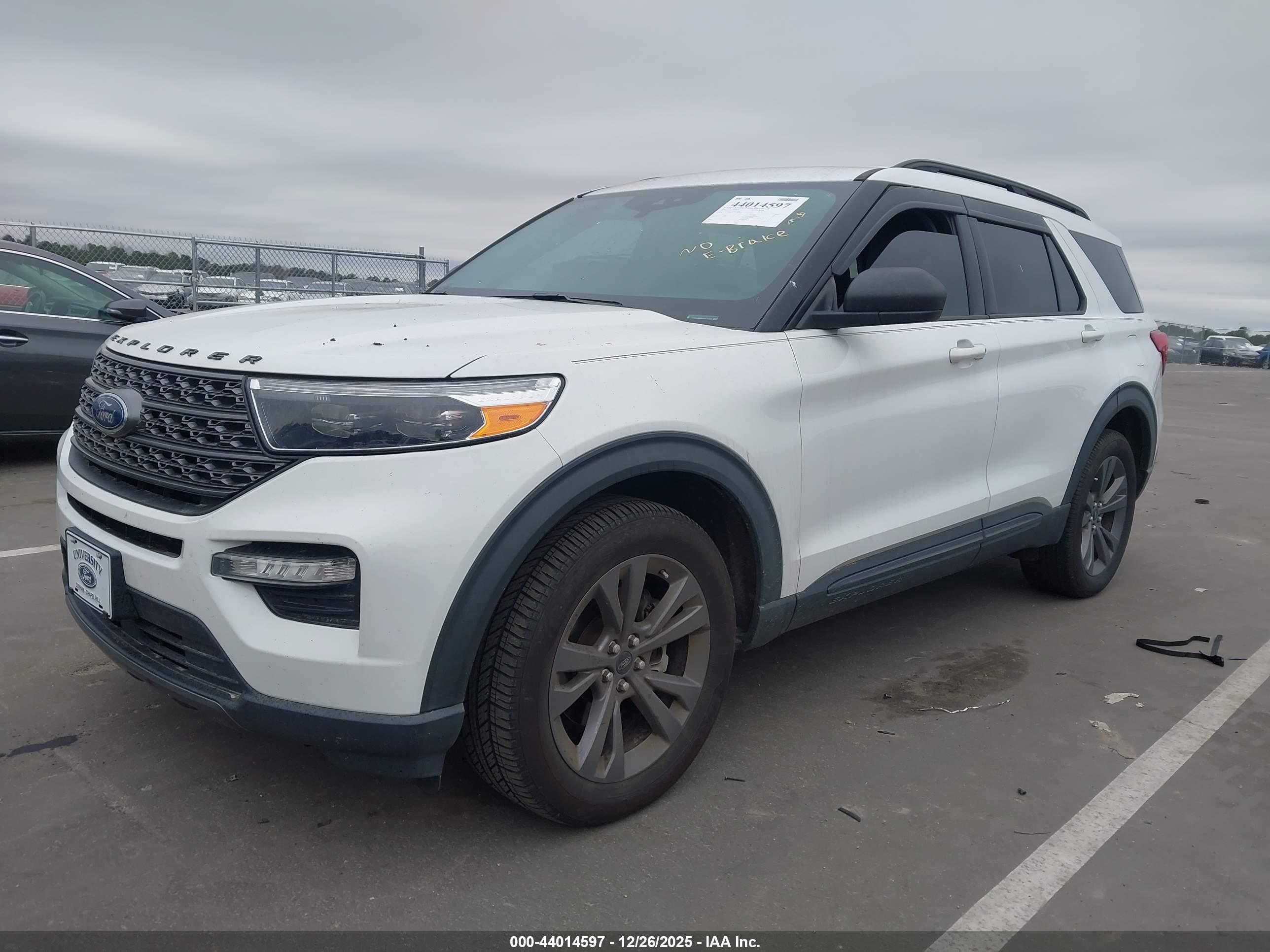 FORD EXPLORER image 2