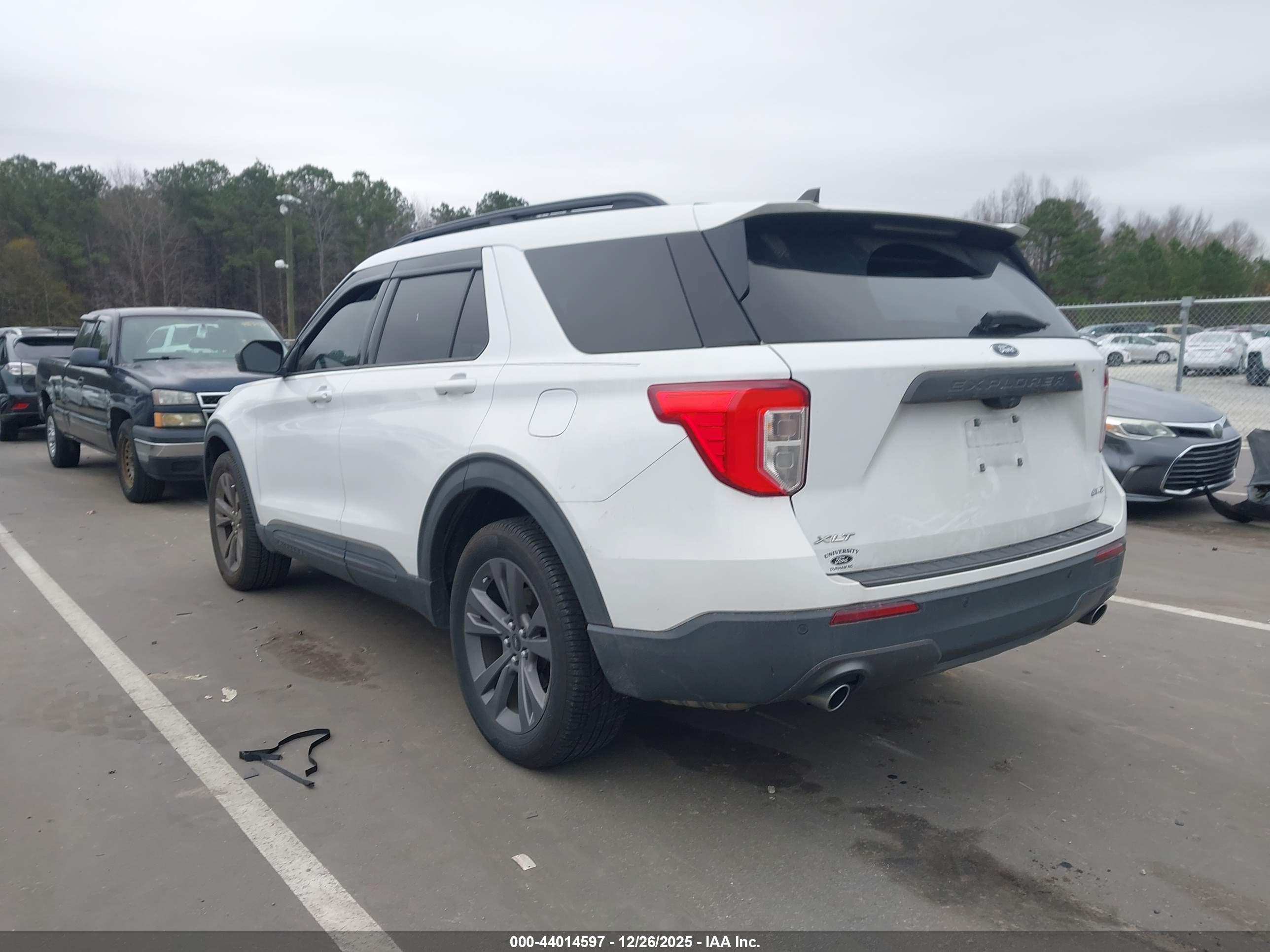 FORD EXPLORER image 3