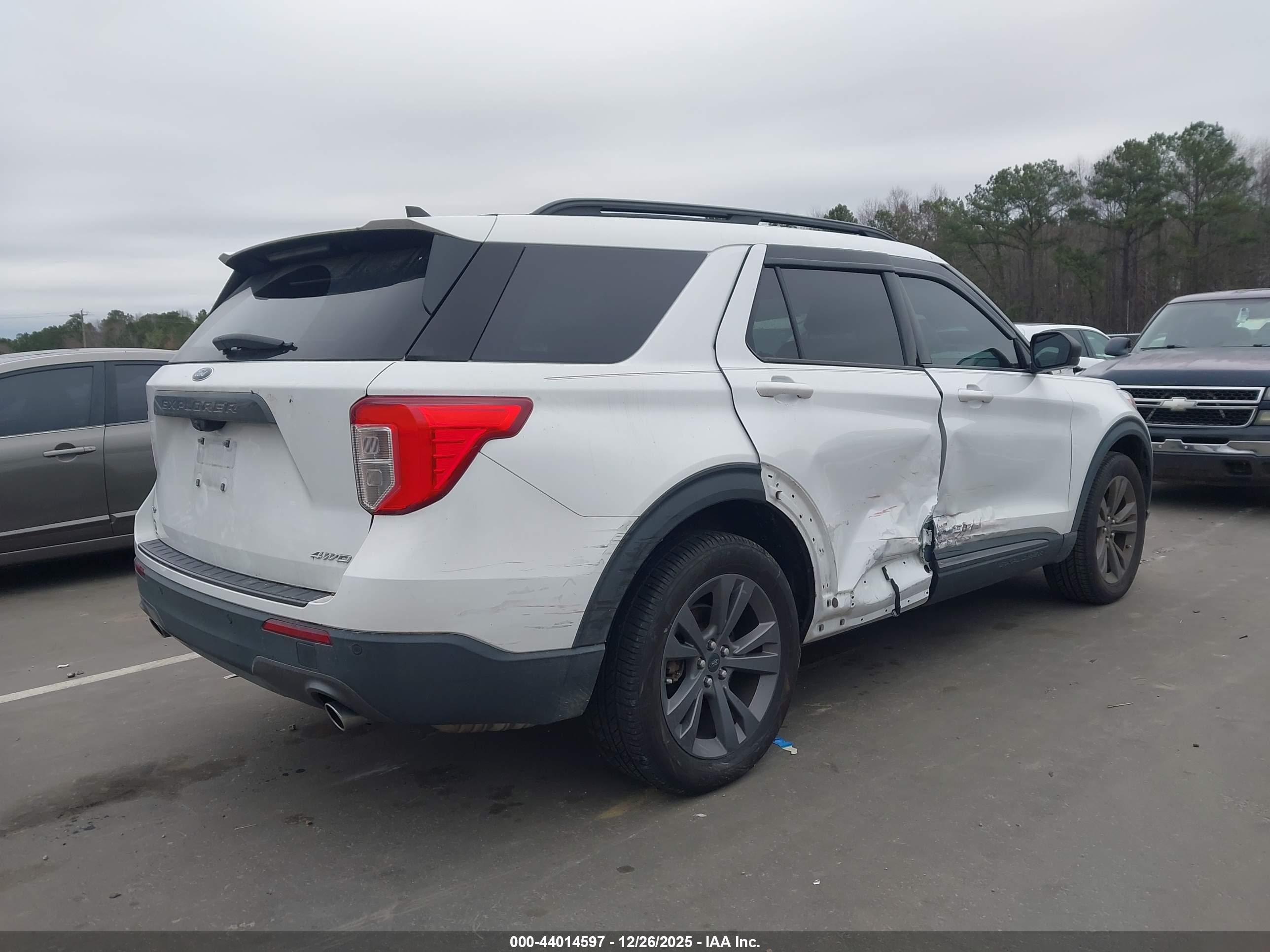 FORD EXPLORER image 4
