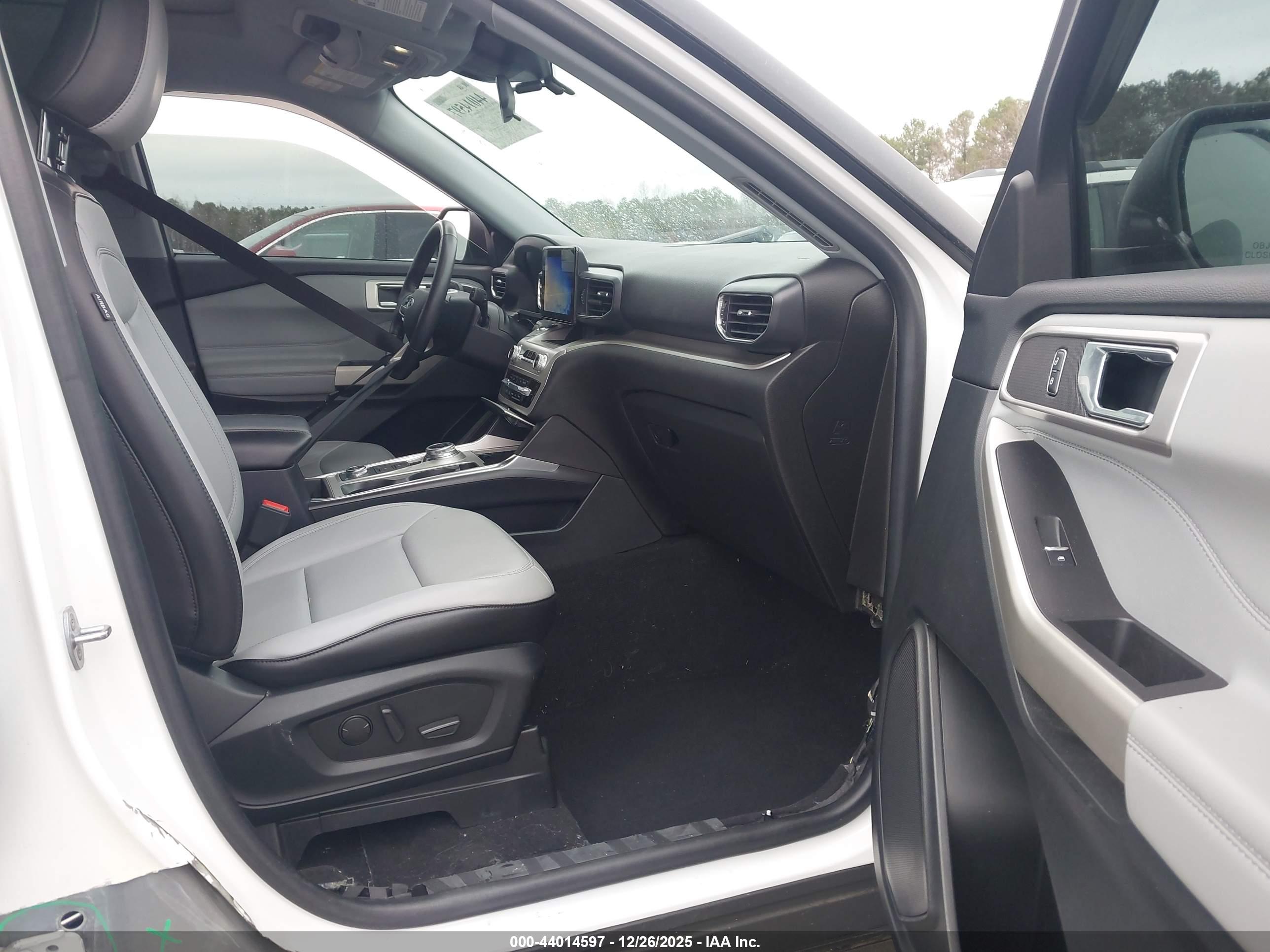 FORD EXPLORER image 5
