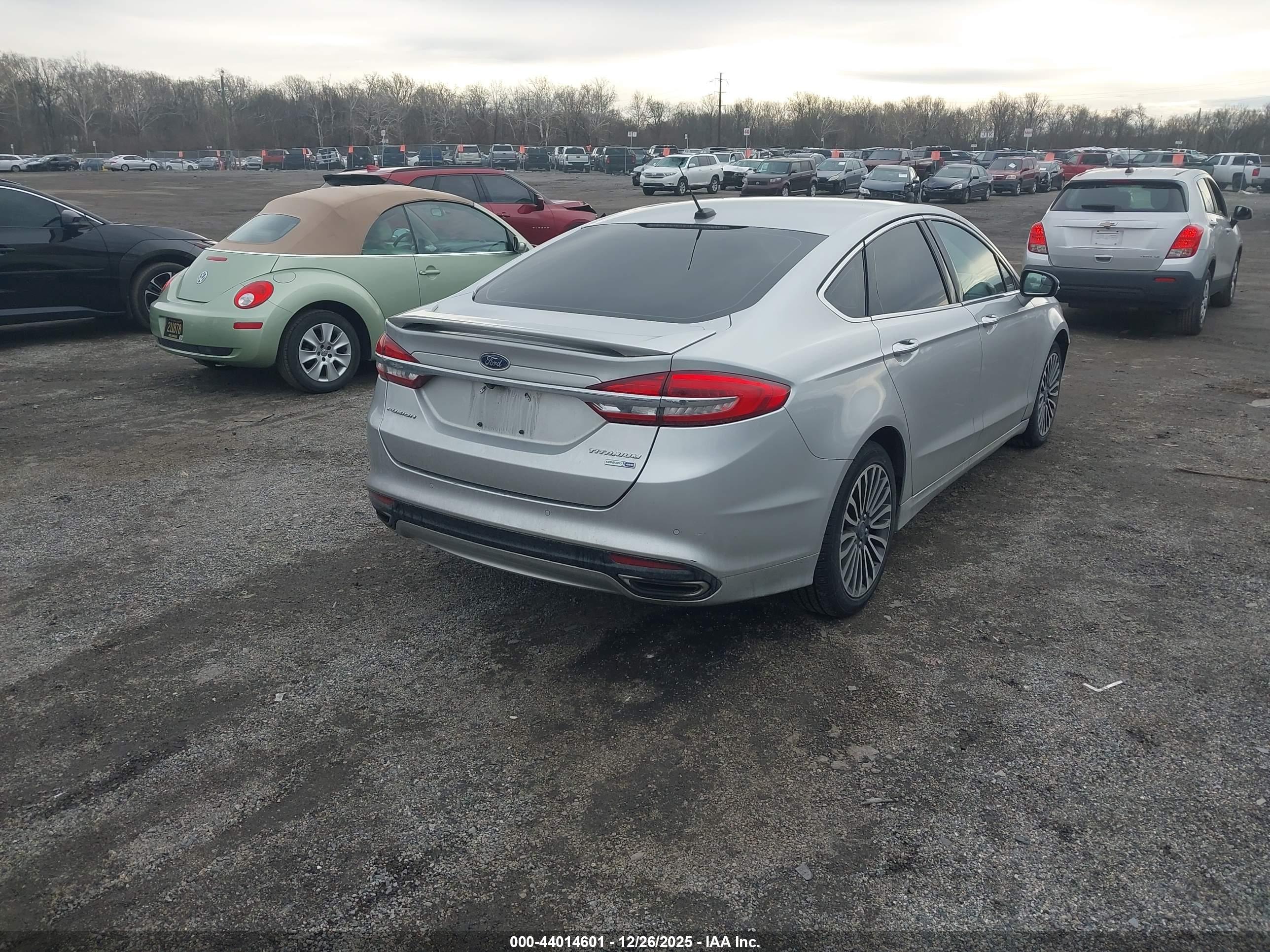 FORD FUSION image 4