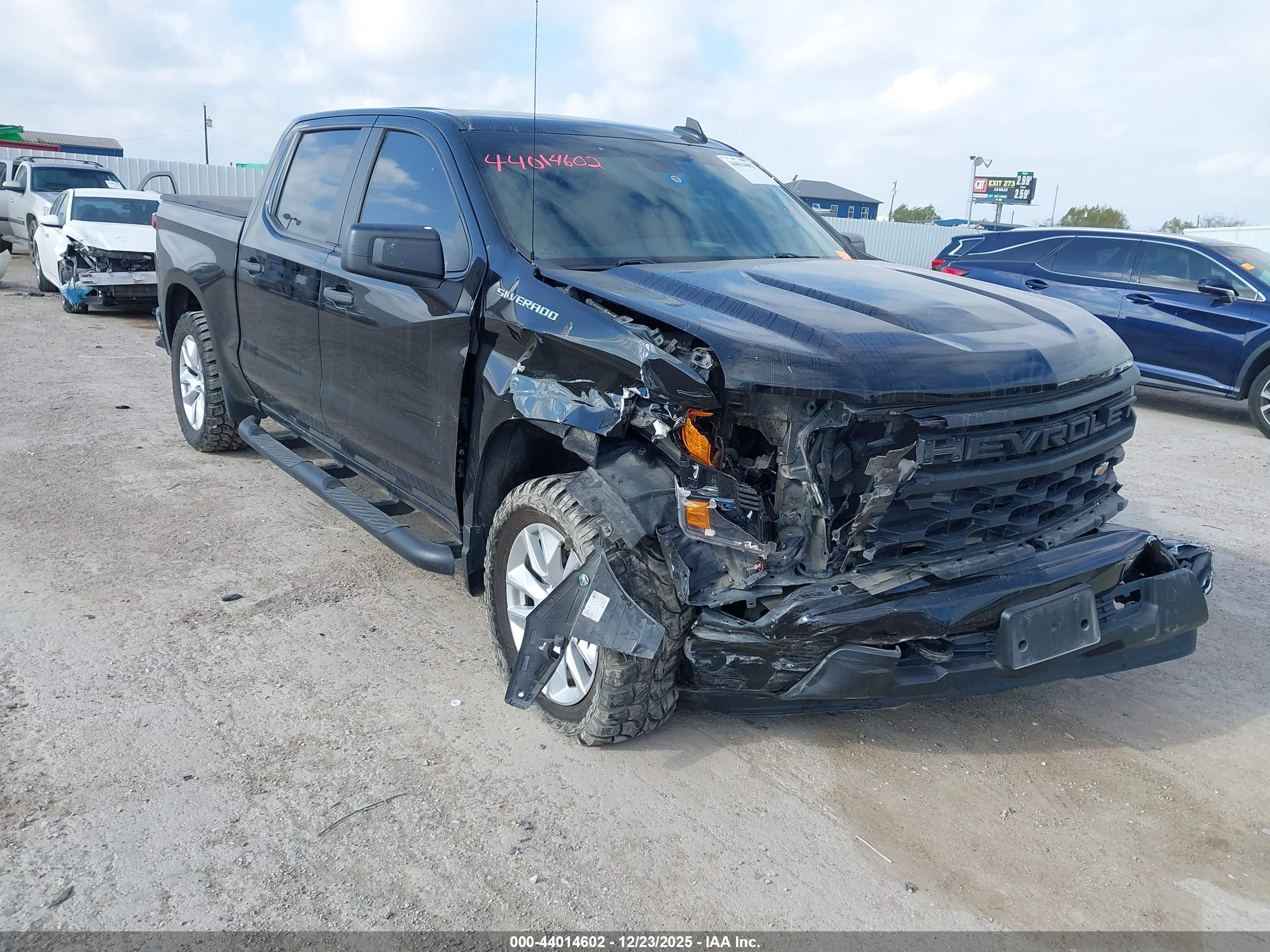 CHEVROLET SILVERADO image 6