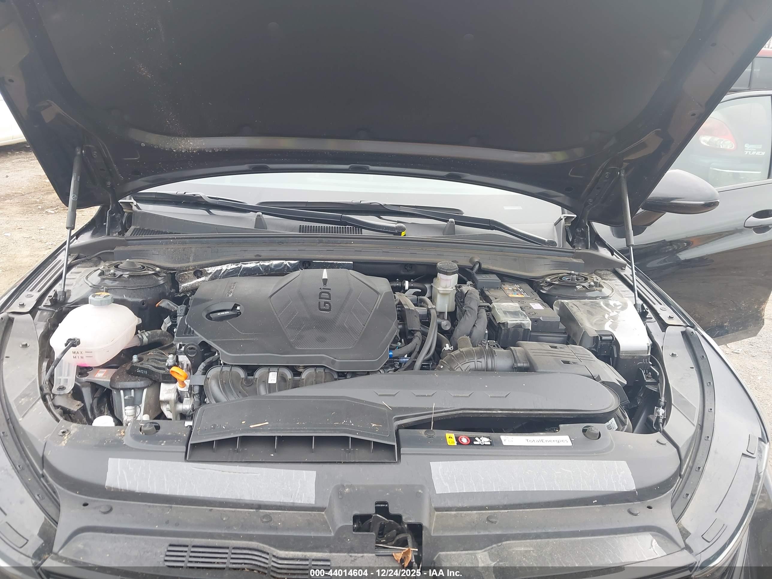 KIA K5 image 10
