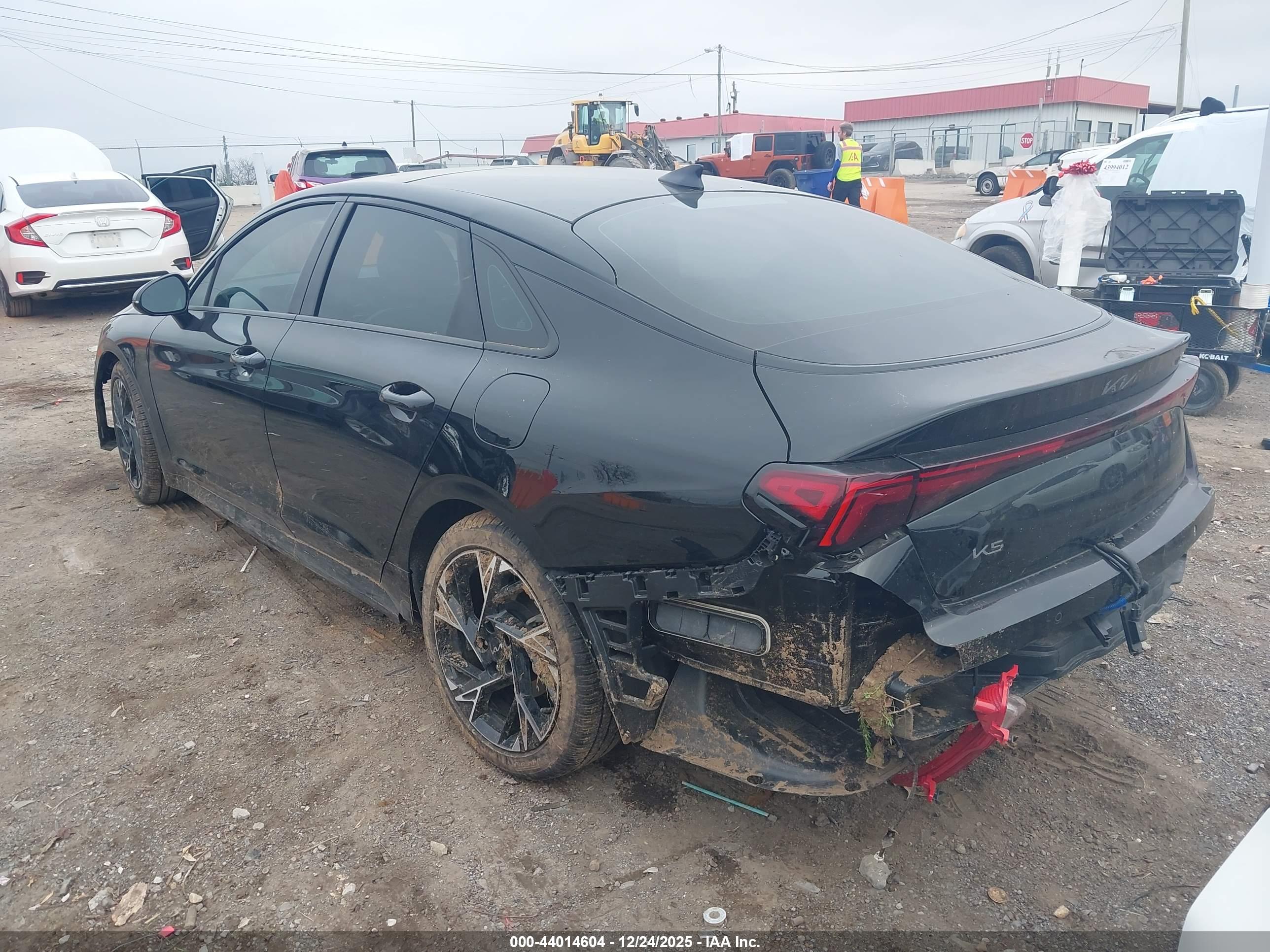 KIA K5 image 3