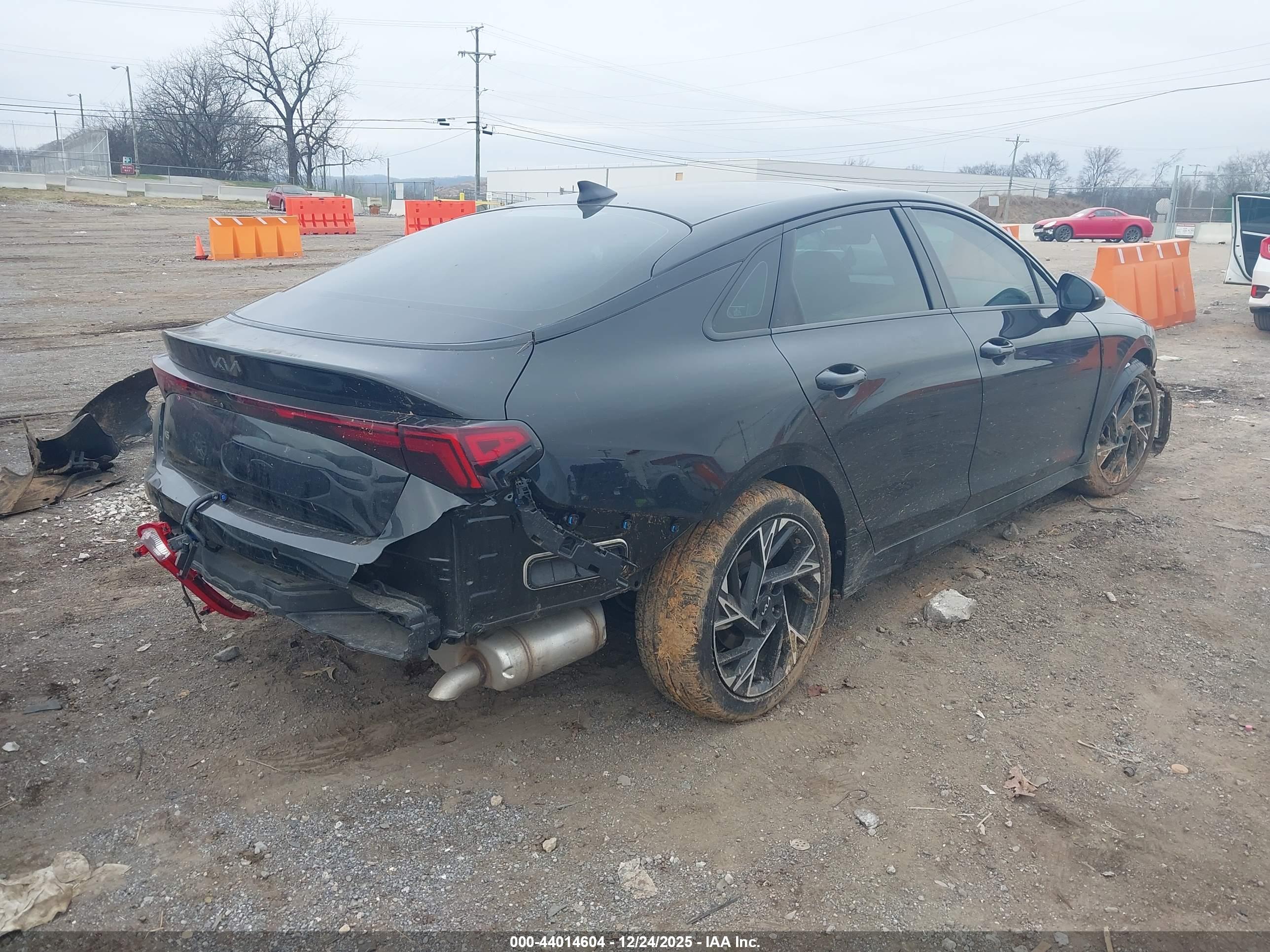 KIA K5 image 4