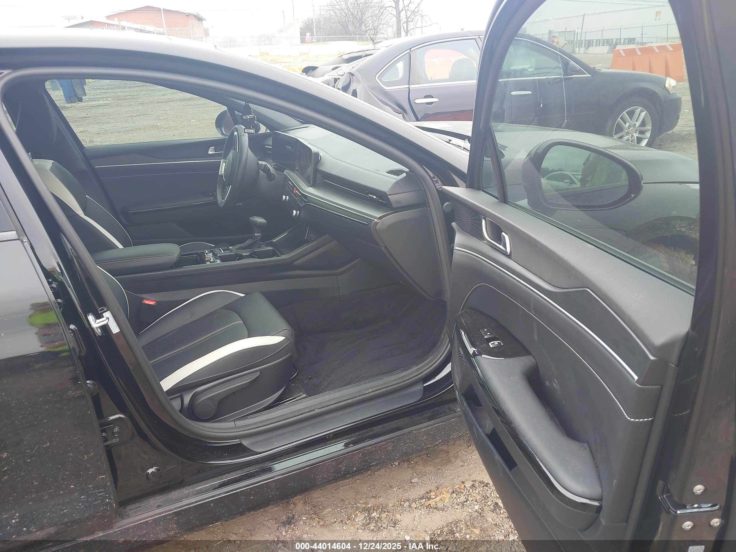 KIA K5 image 5
