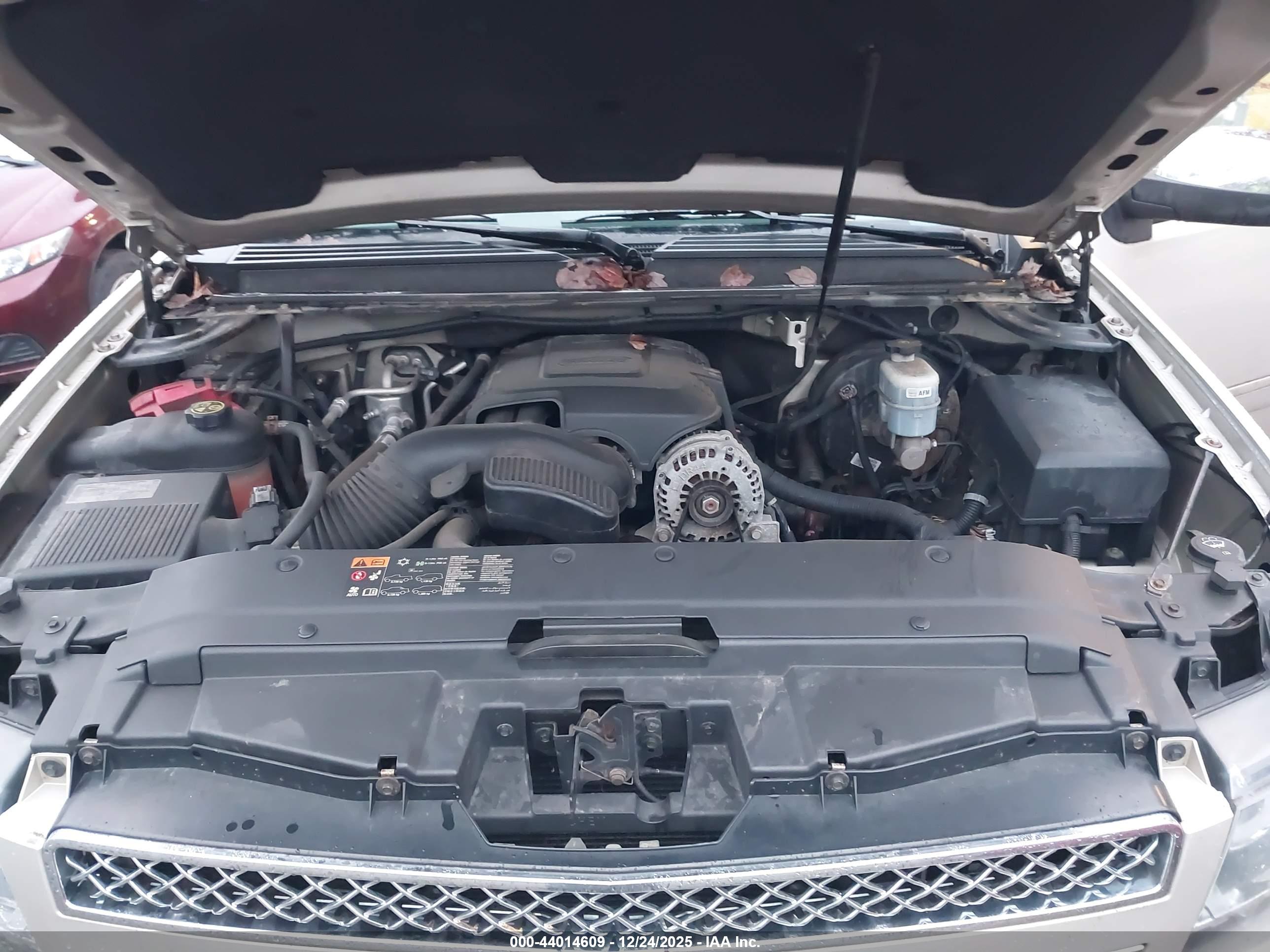 CHEVROLET TAHOE image 10