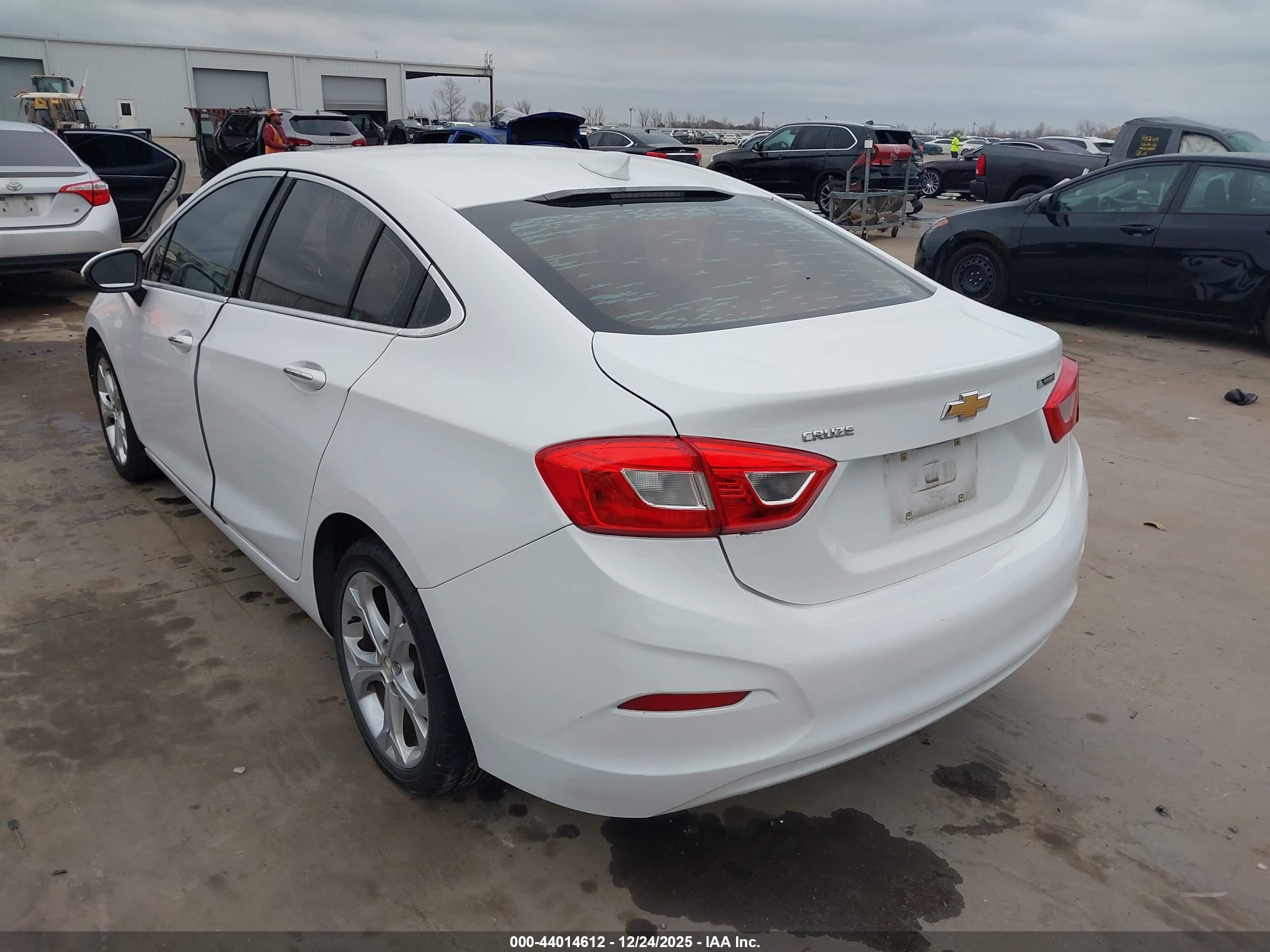 CHEVROLET CRUZE image 3