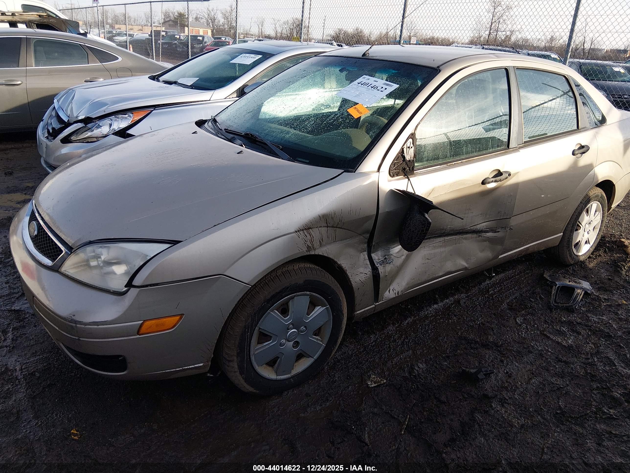 FORD FOCUS image 2