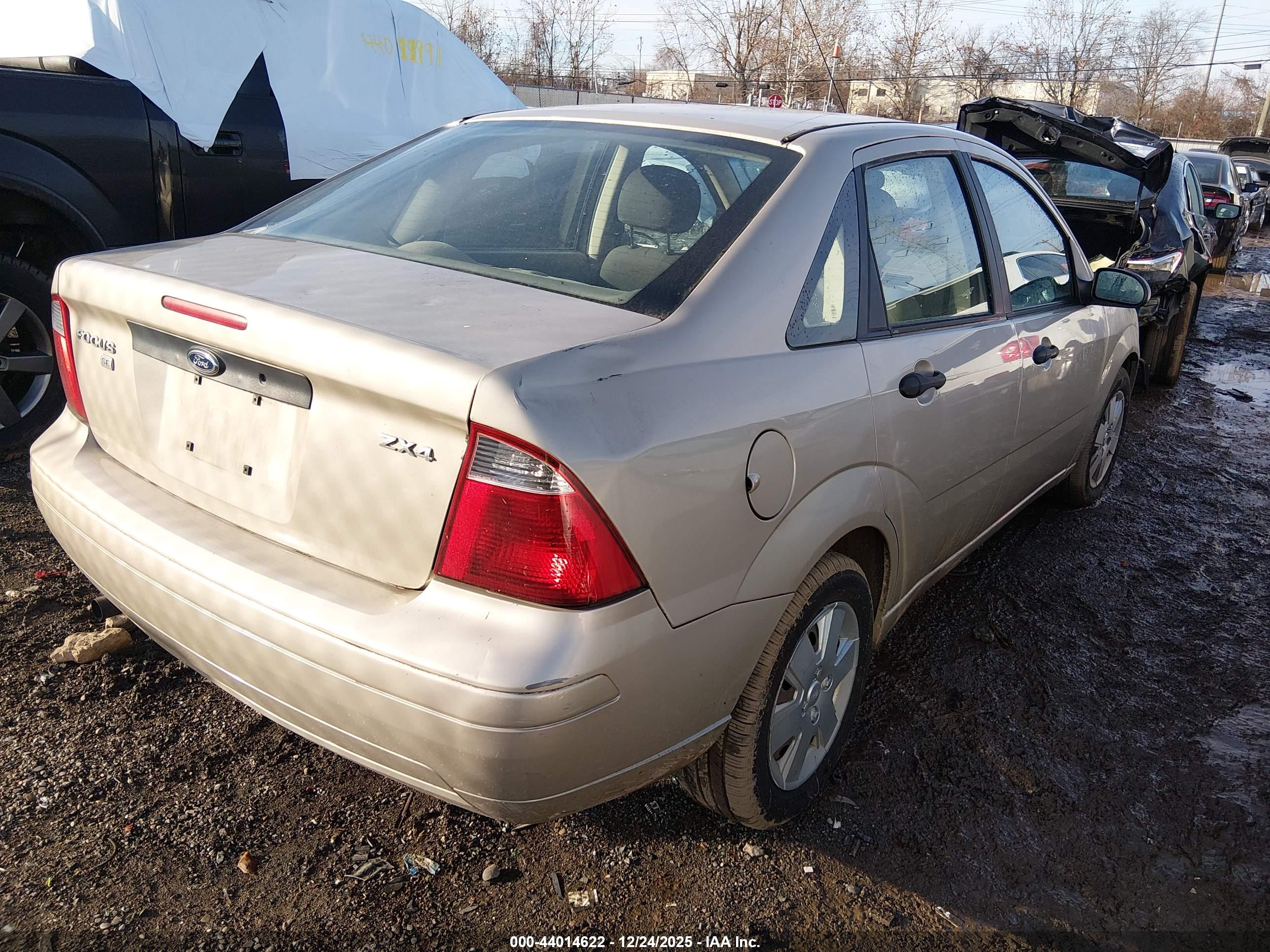 FORD FOCUS image 4