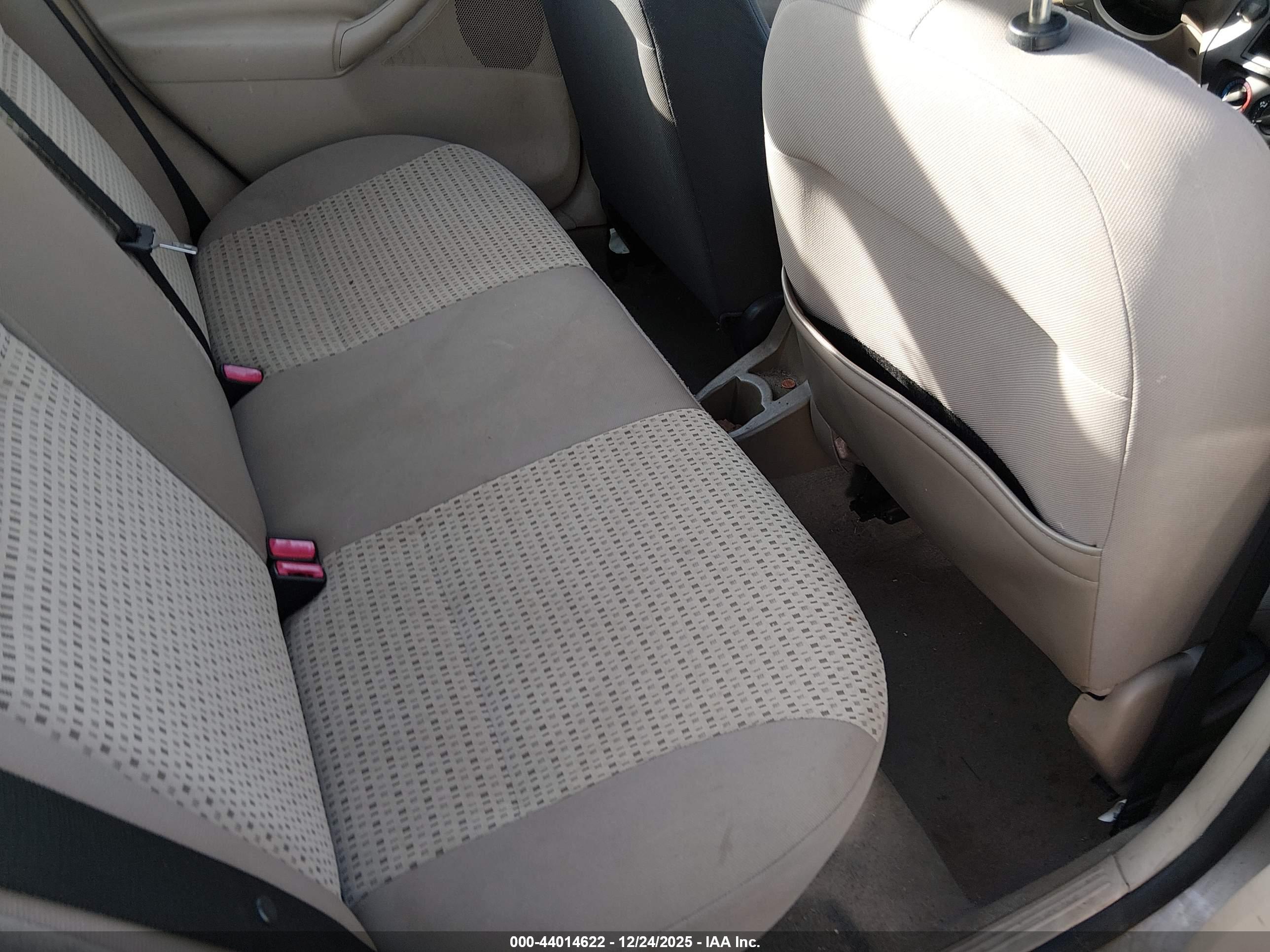 FORD FOCUS image 8