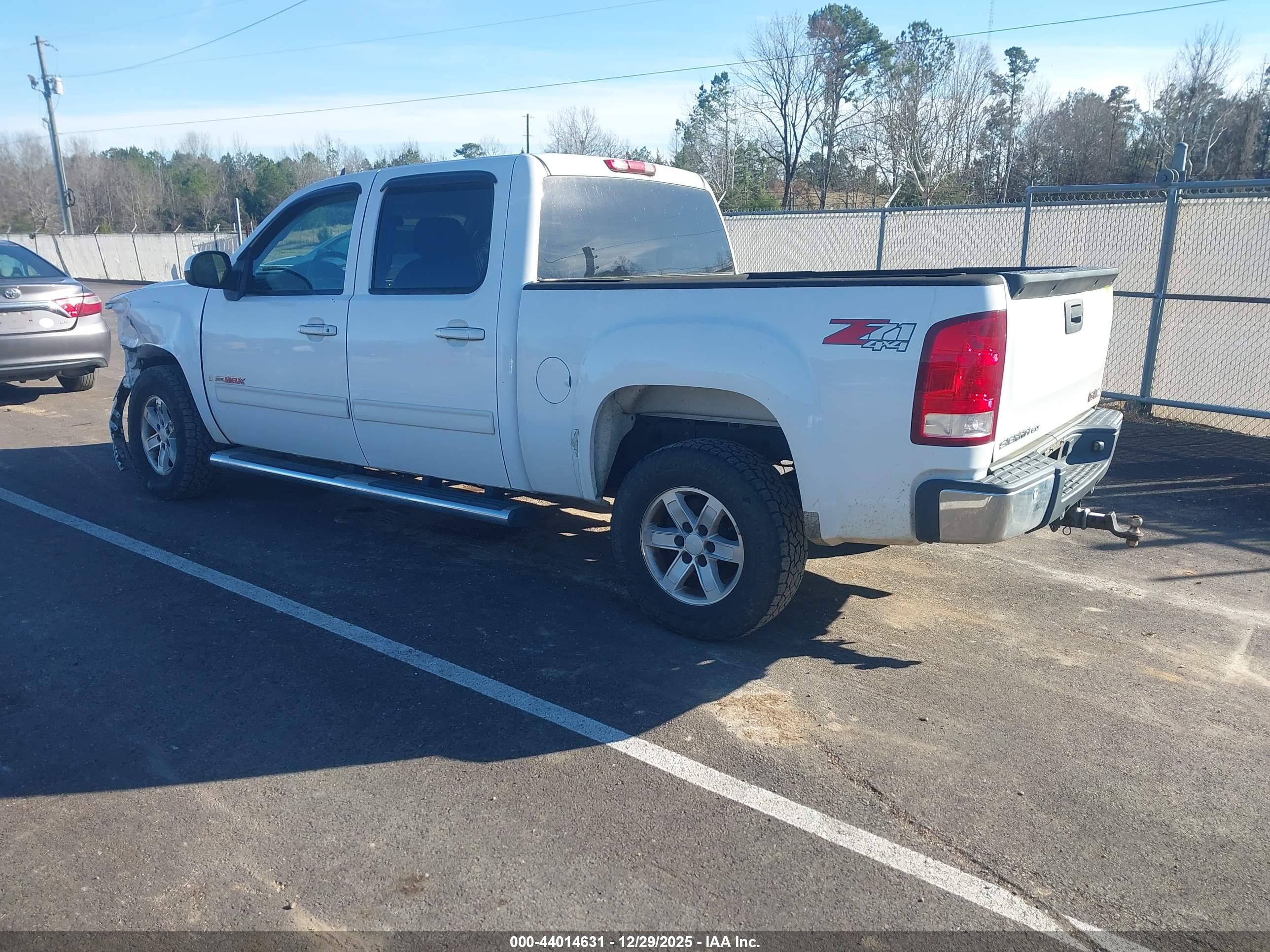 GMC SIERRA image 3