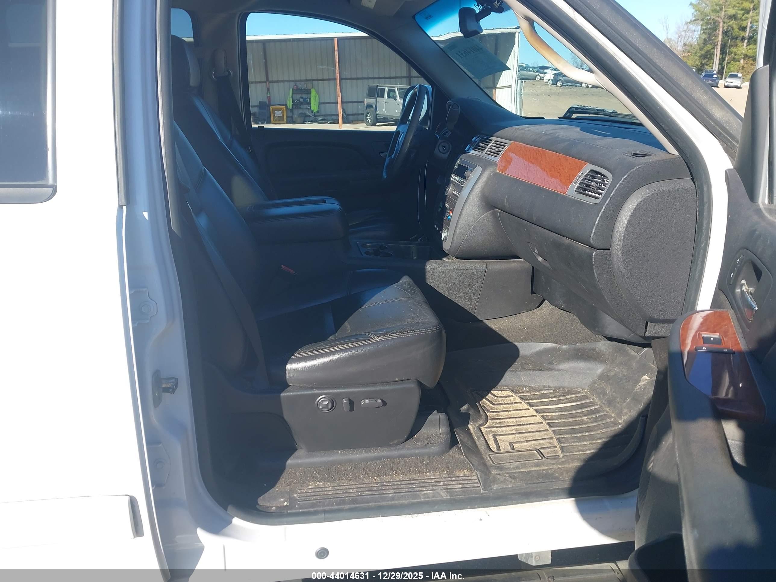GMC SIERRA image 5