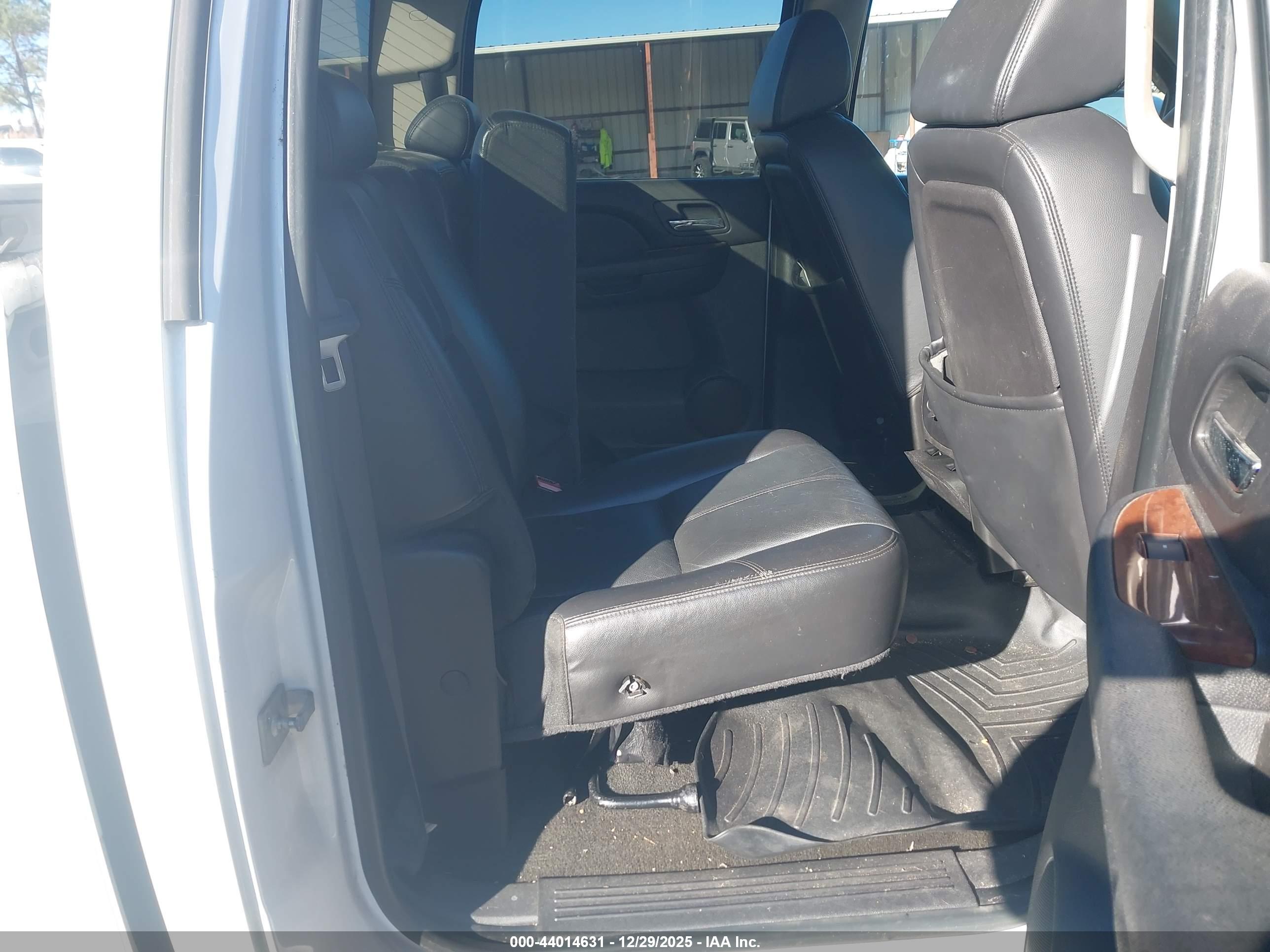 GMC SIERRA image 8