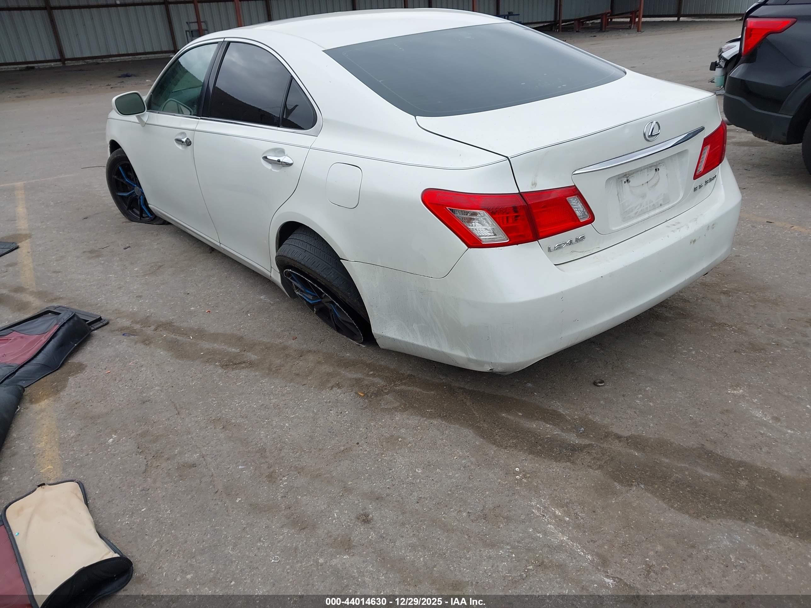 LEXUS ES image 3