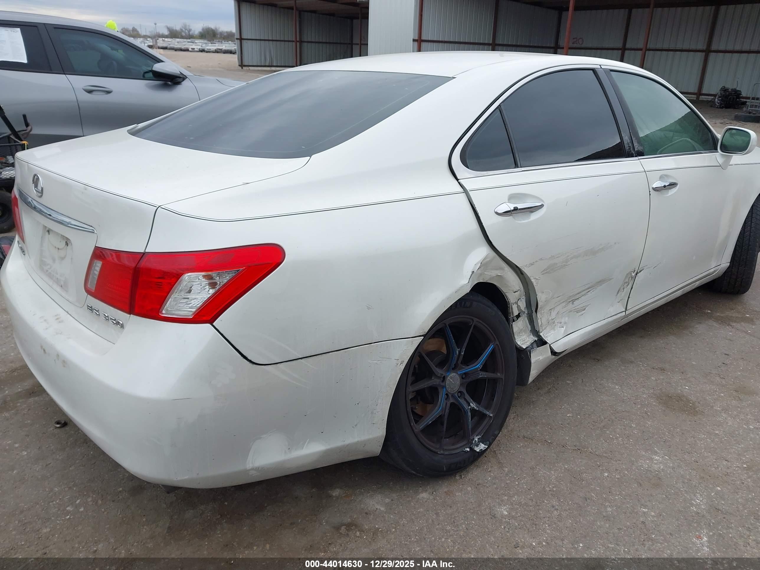 LEXUS ES image 4