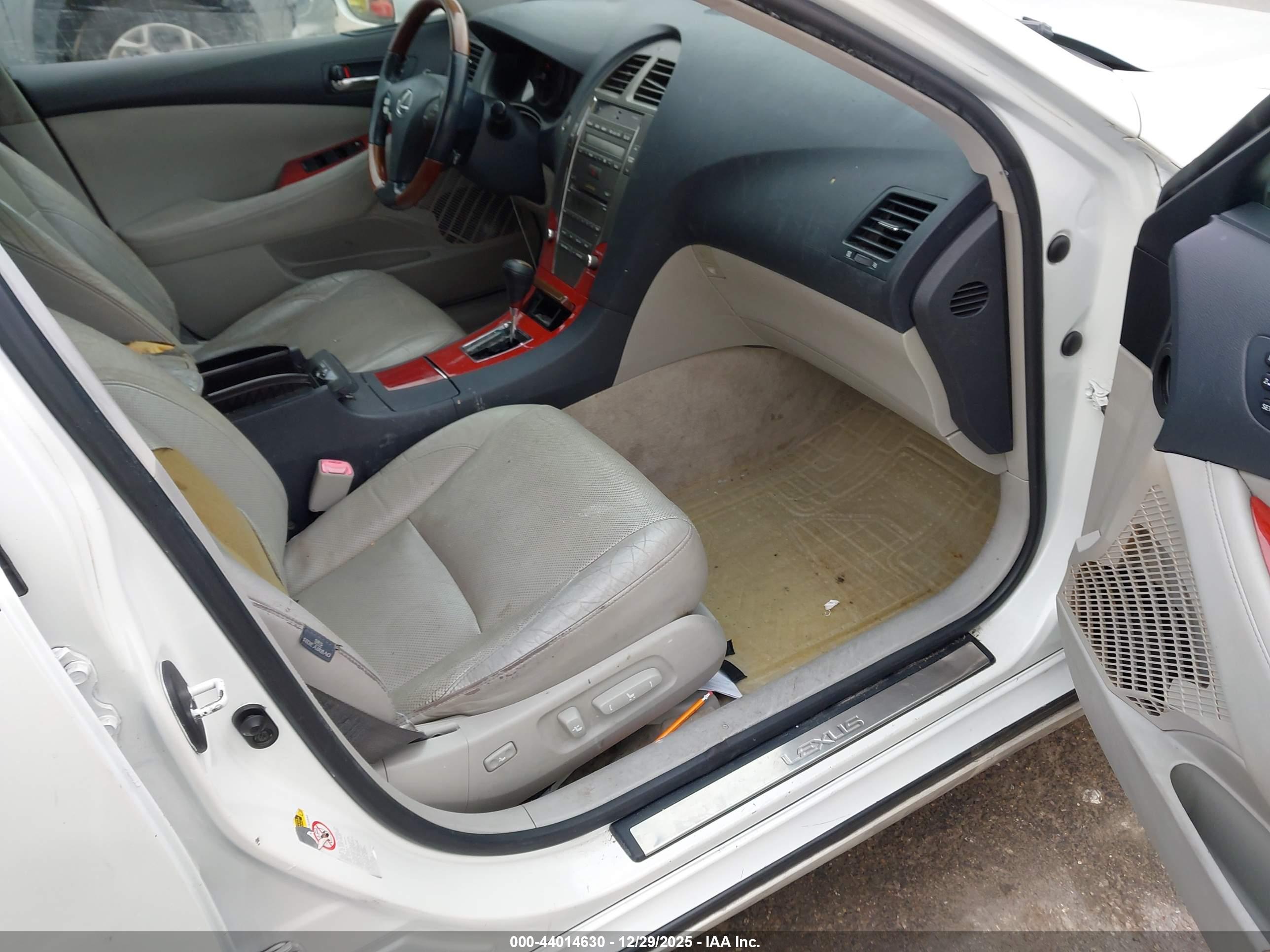 LEXUS ES image 5