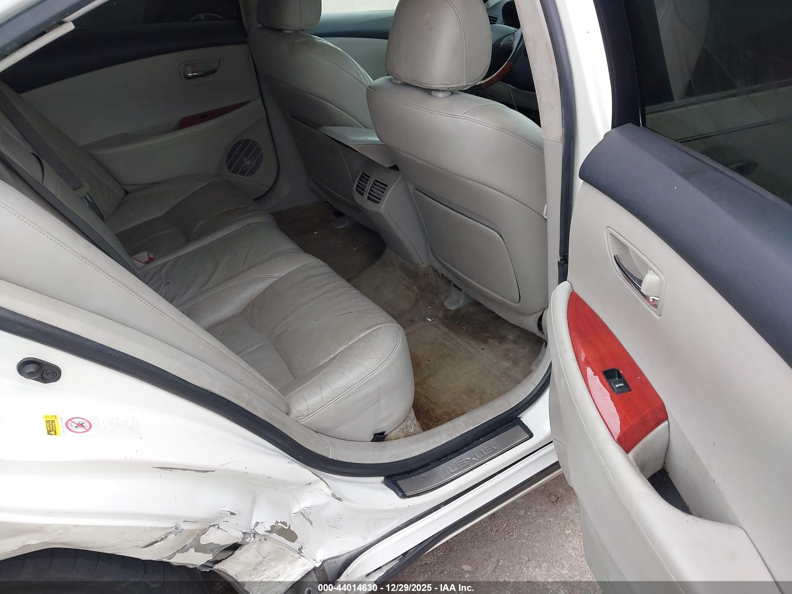LEXUS ES image 8