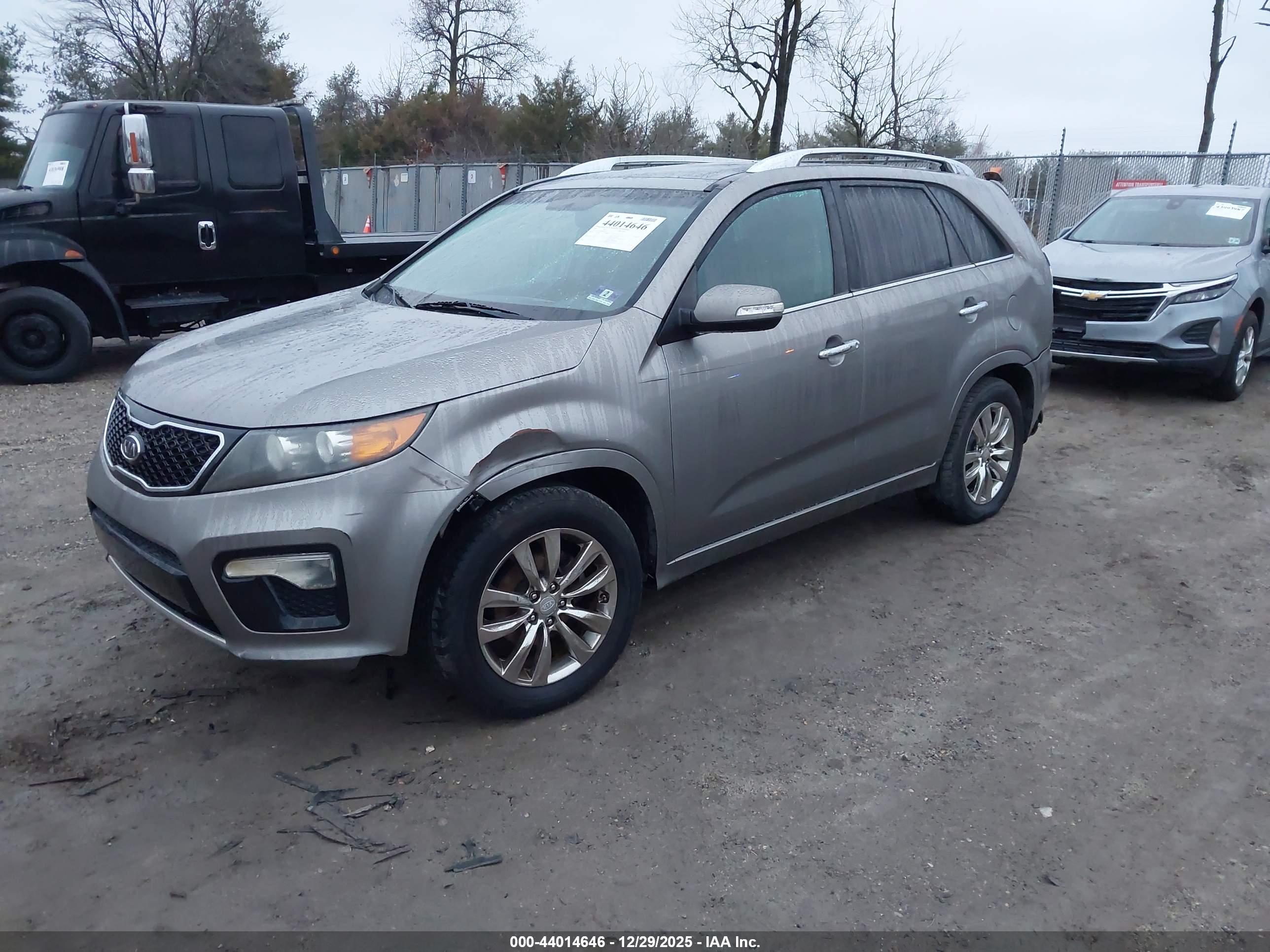 KIA SORENTO image 2