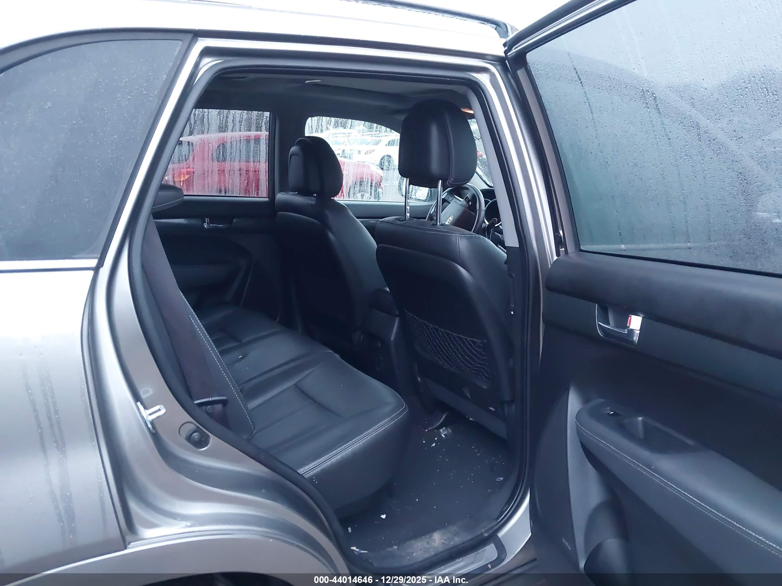 KIA SORENTO image 8
