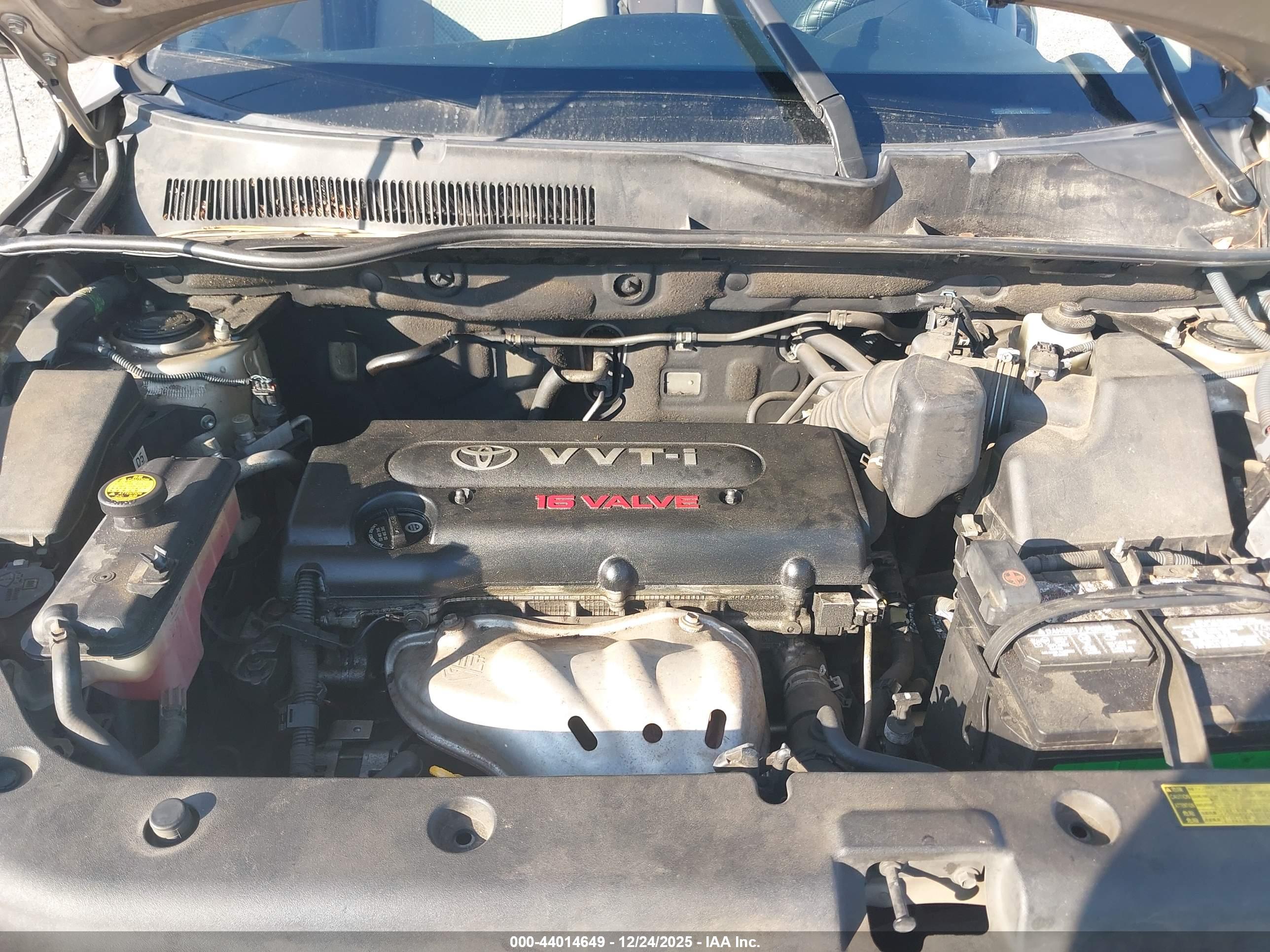 TOYOTA RAV4 image 10