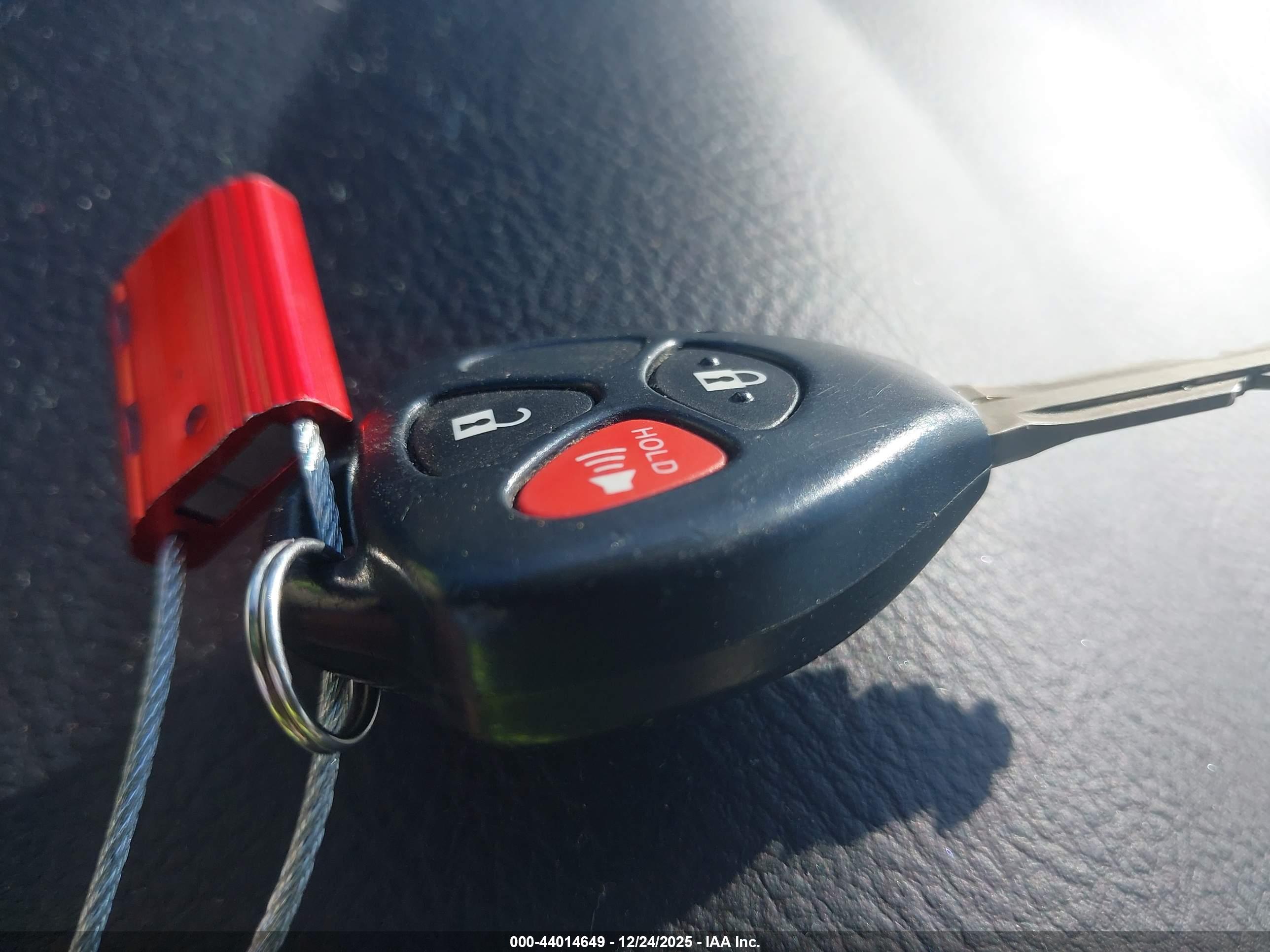 TOYOTA RAV4 image 11
